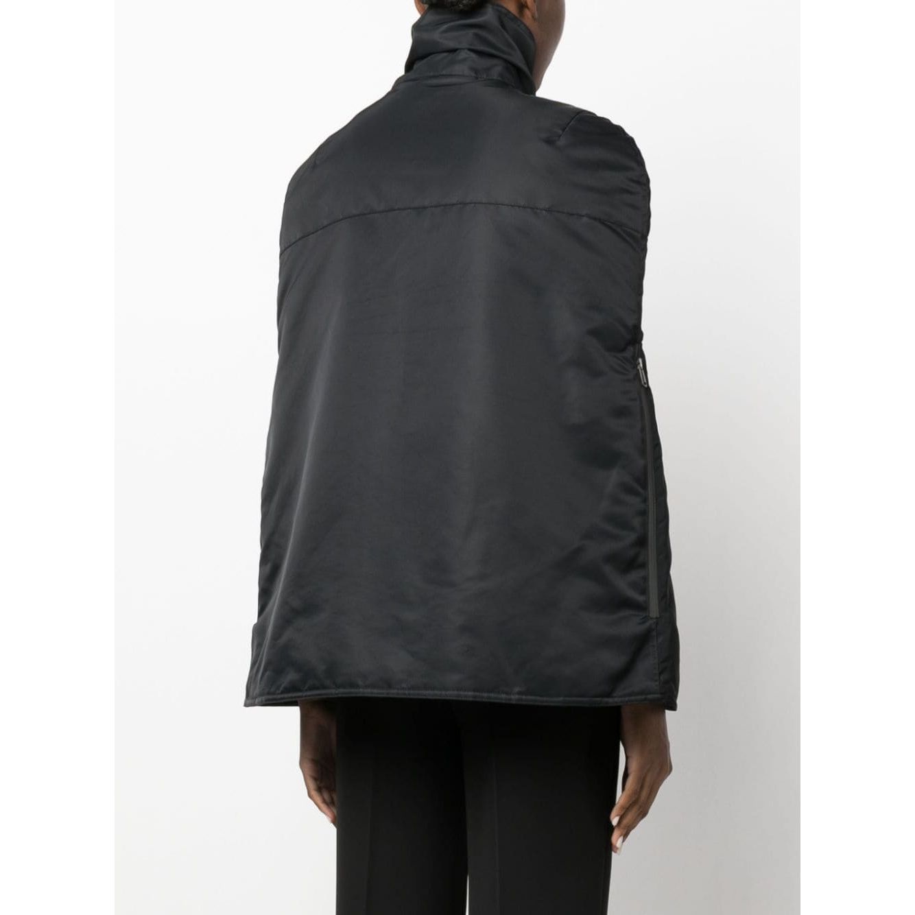 Front view with bag zipped and handles upright.