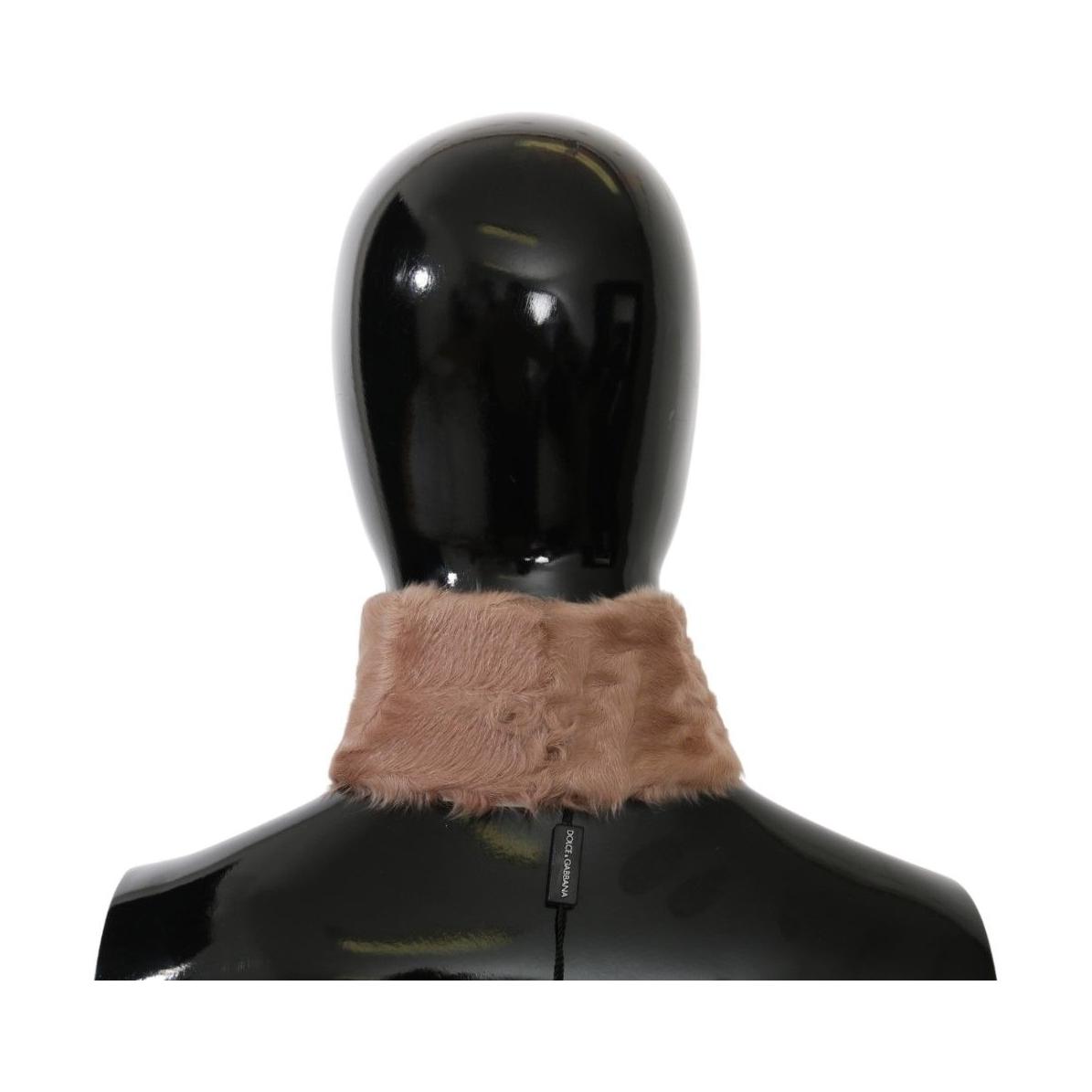 وشاح أنيق من فرو الحمل باللون البيج من دولتشي آند غابانا