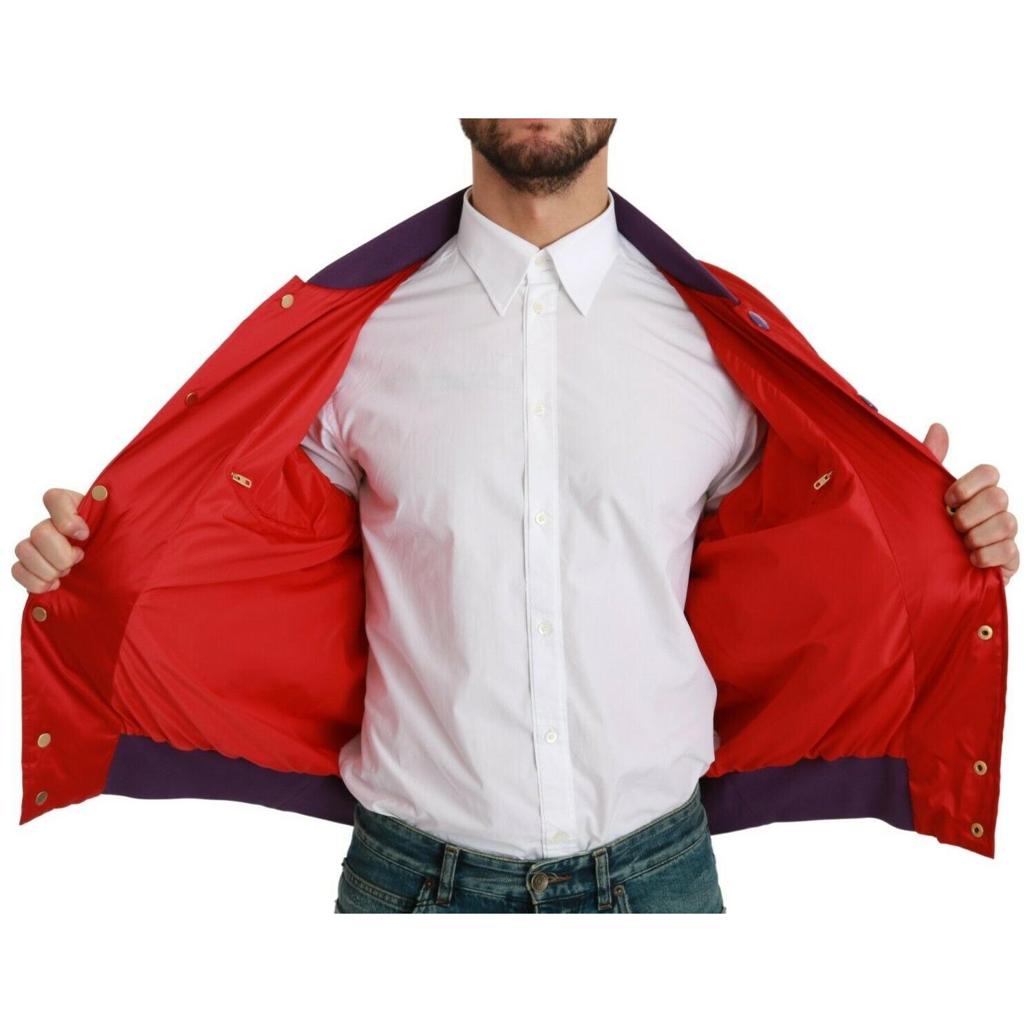 亮丽红色飞行员夹克，带有多色图案