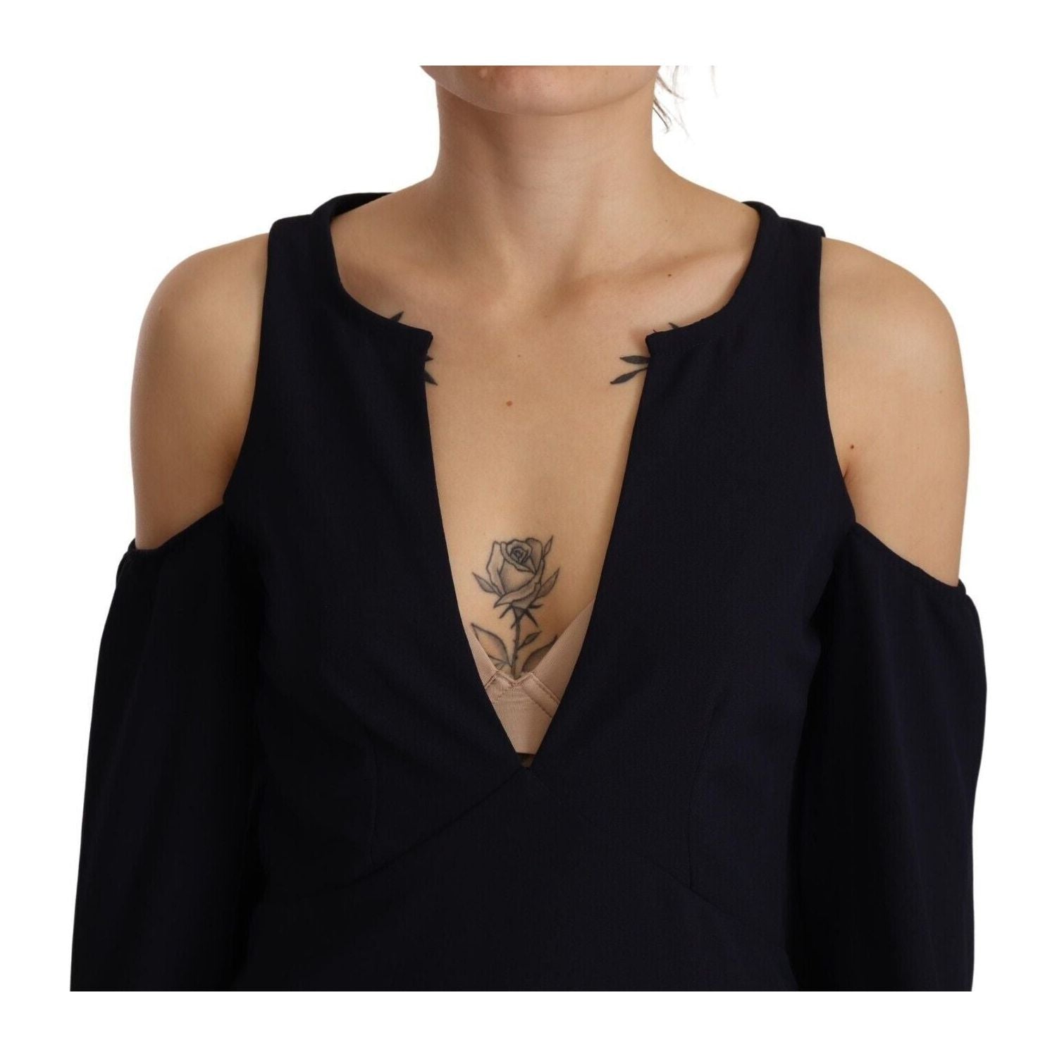 别致的黑色露肩 A 字形连衣裙