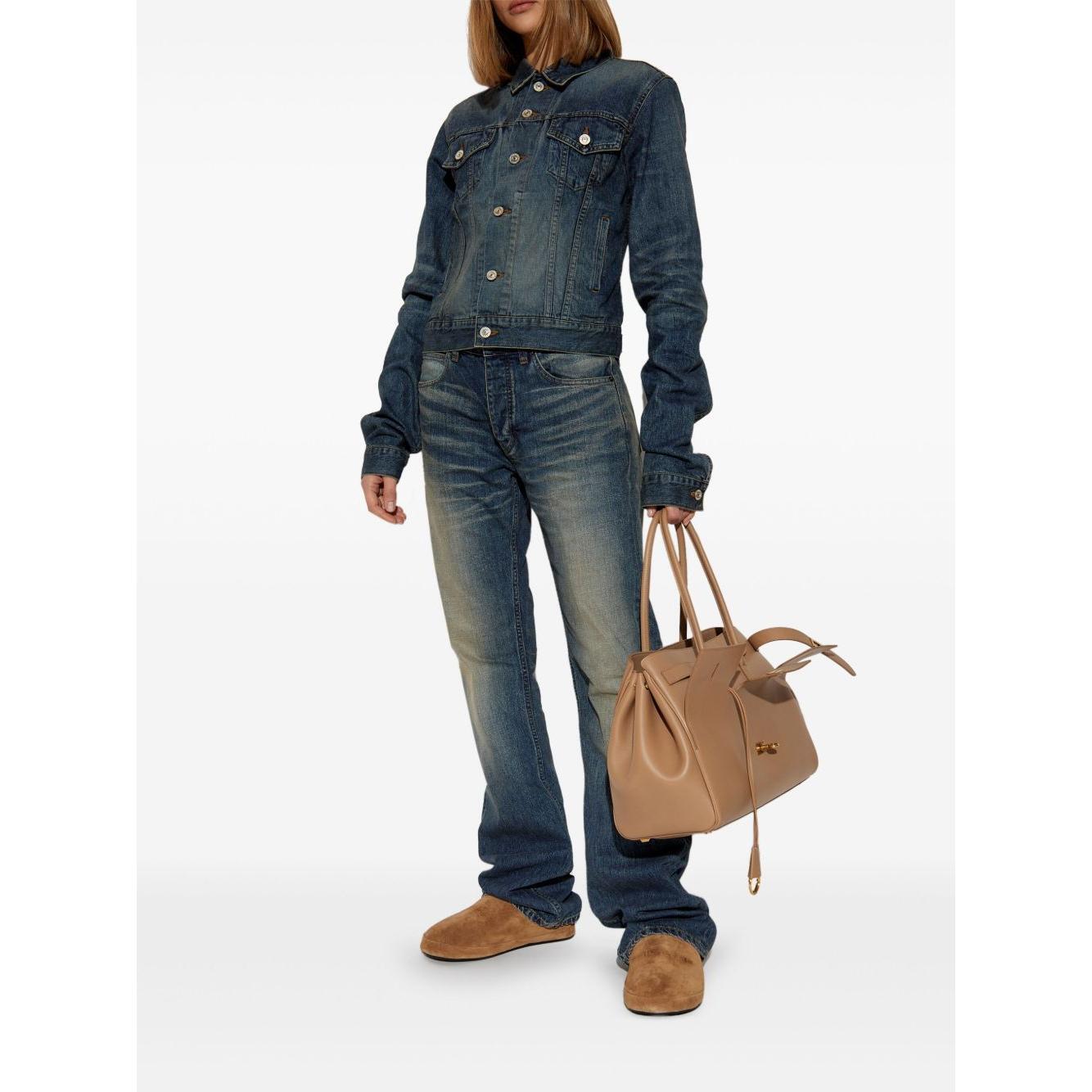 Front view with bag zipped and handles upright.