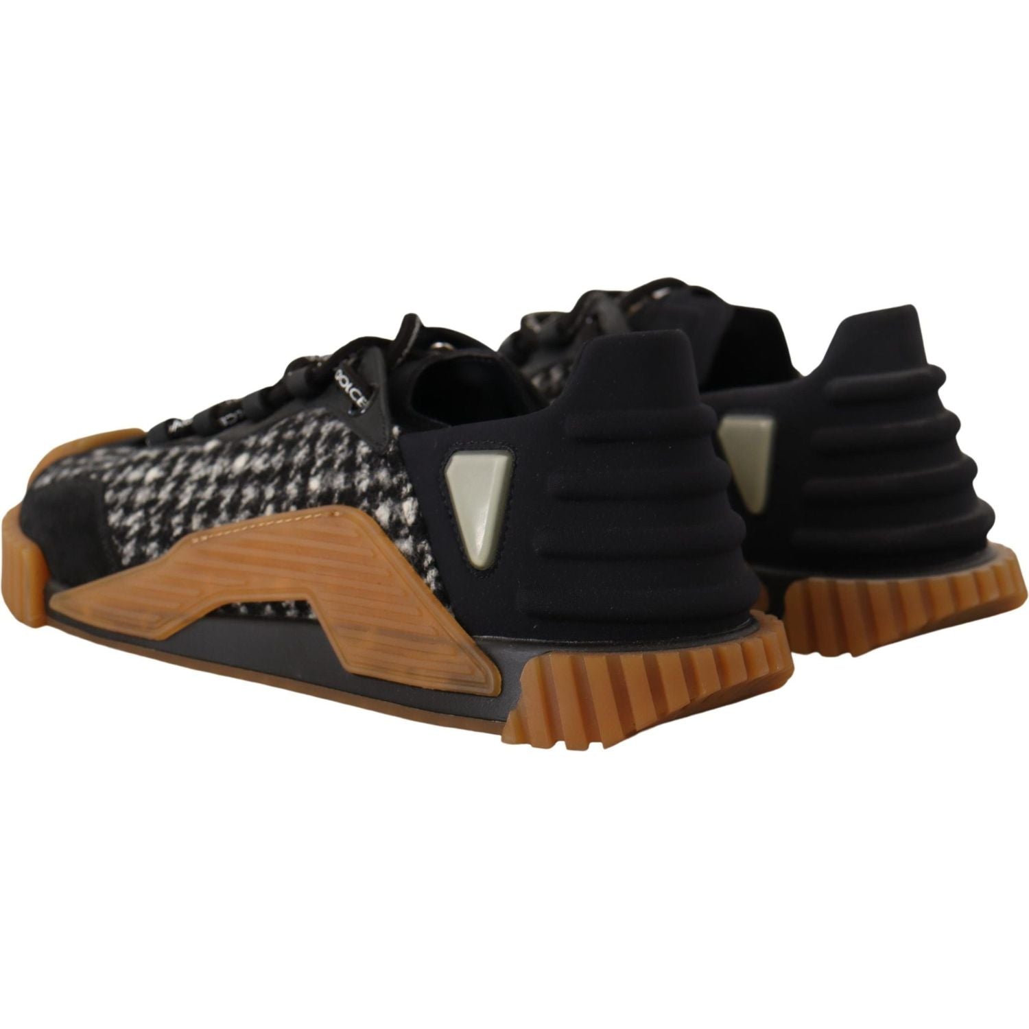 حذاء رياضي أنيق من دولتشي آند غابانا NS1 بتصميم كاريزما