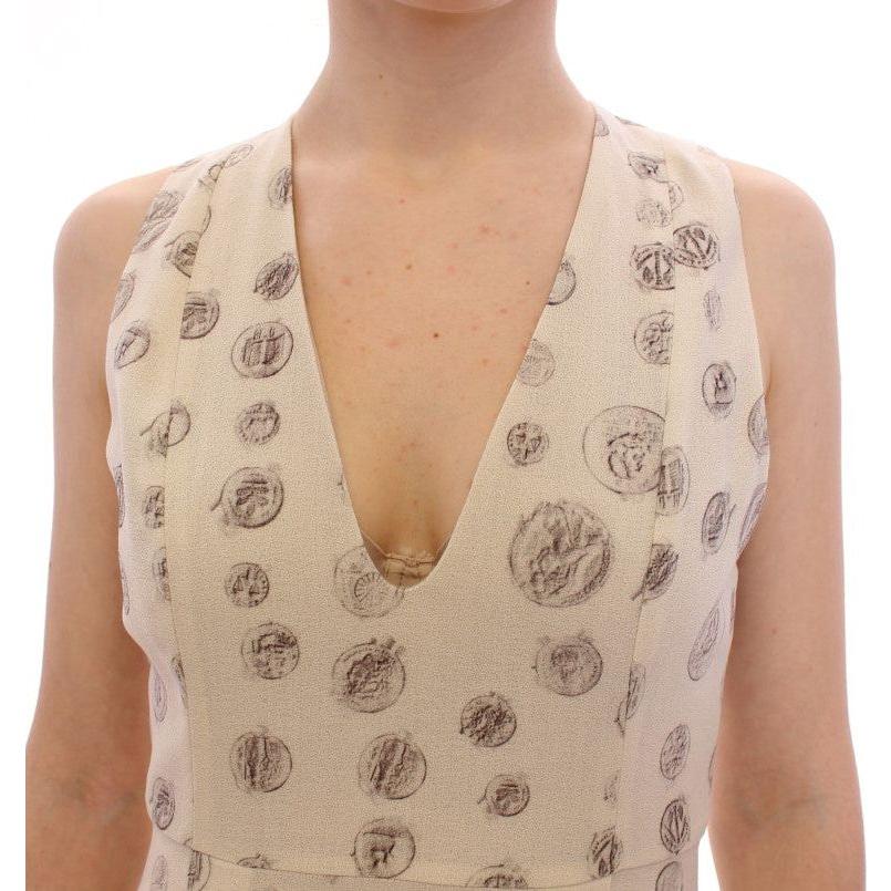 优雅的白色羊毛直筒连衣裙，配灰色印花