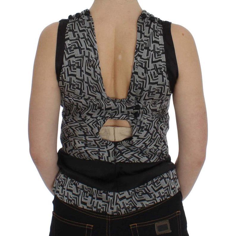 带徽标细节的优雅真丝上衣