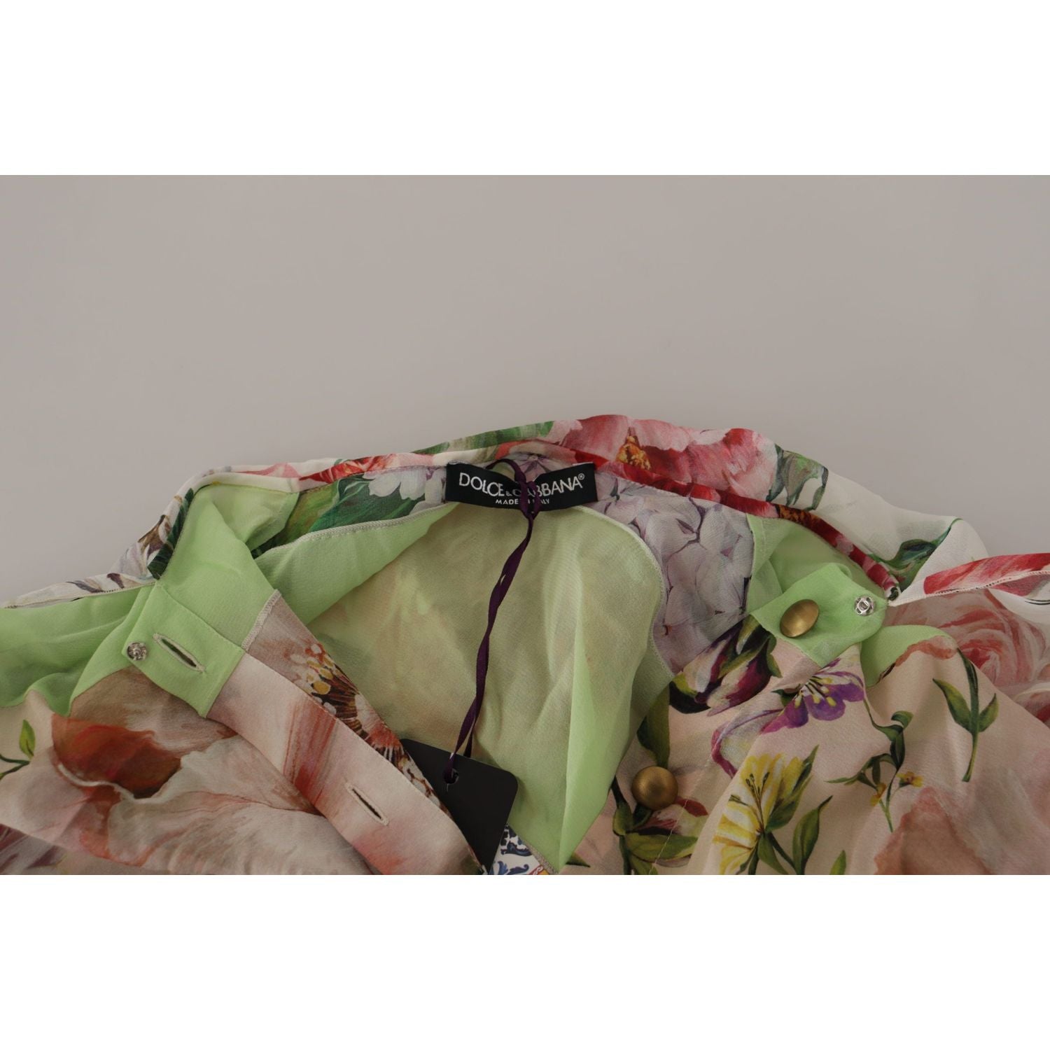 بلوزة من الحرير المزخرفة بالزهور الأنيقة من دولتشي آند غابانا