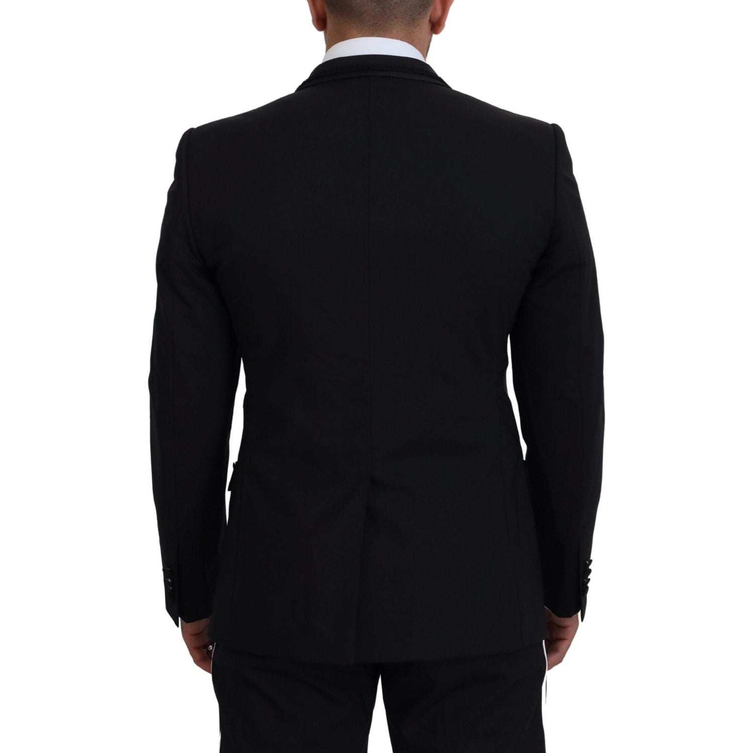 优雅的黑色丝绸衬里晚礼服