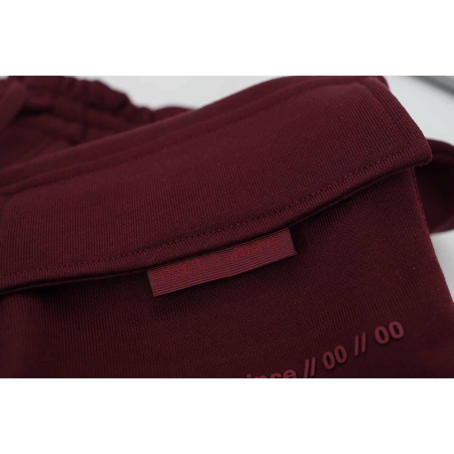 شورت أنيق باللون العنابي من دولتشي آند غابانا