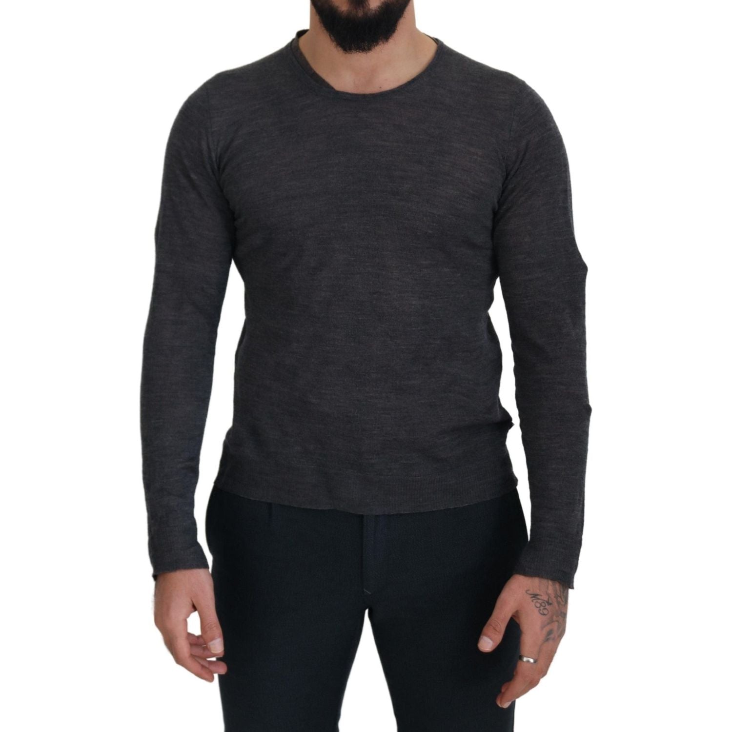 光滑灰色圆领套头衫