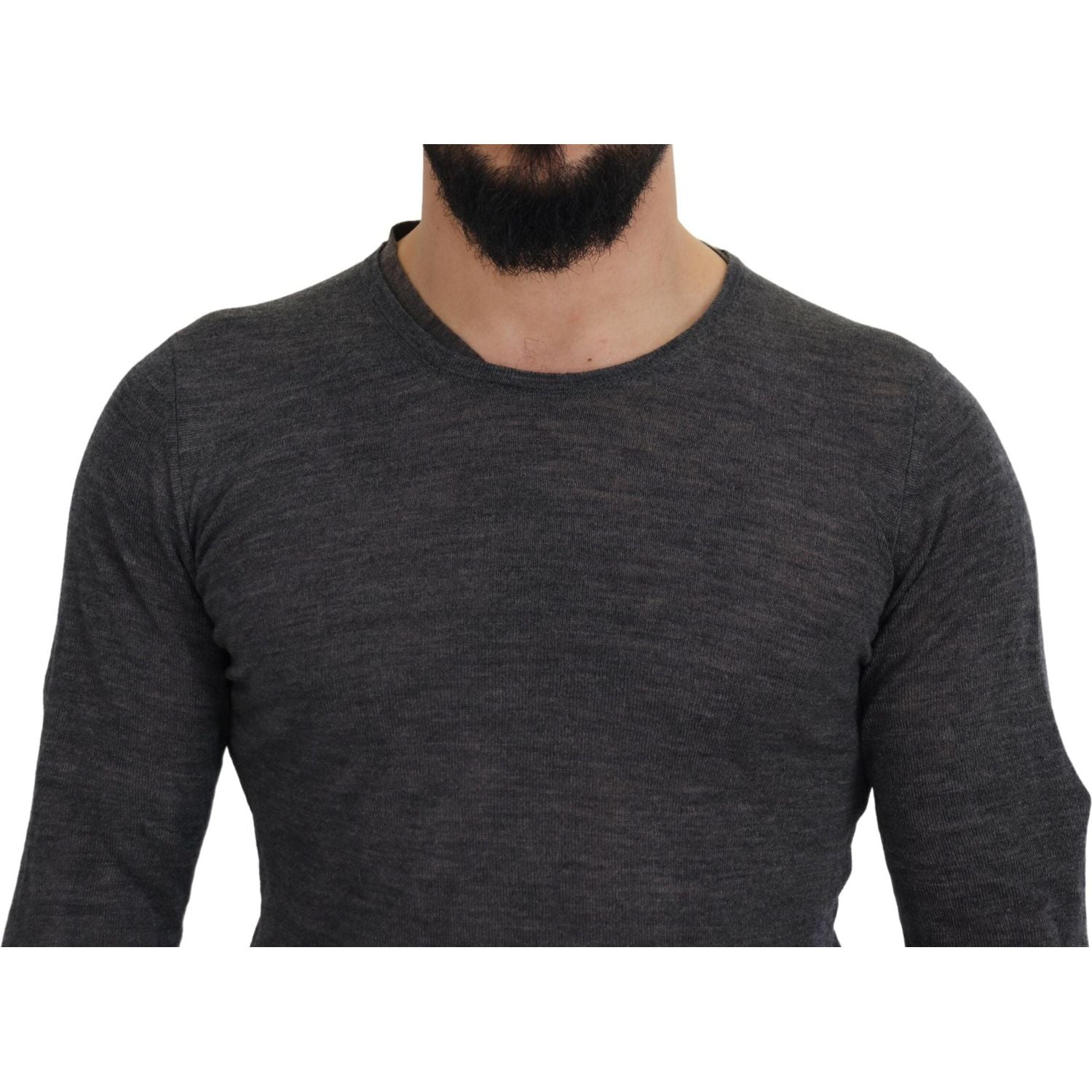 光滑灰色圆领套头衫