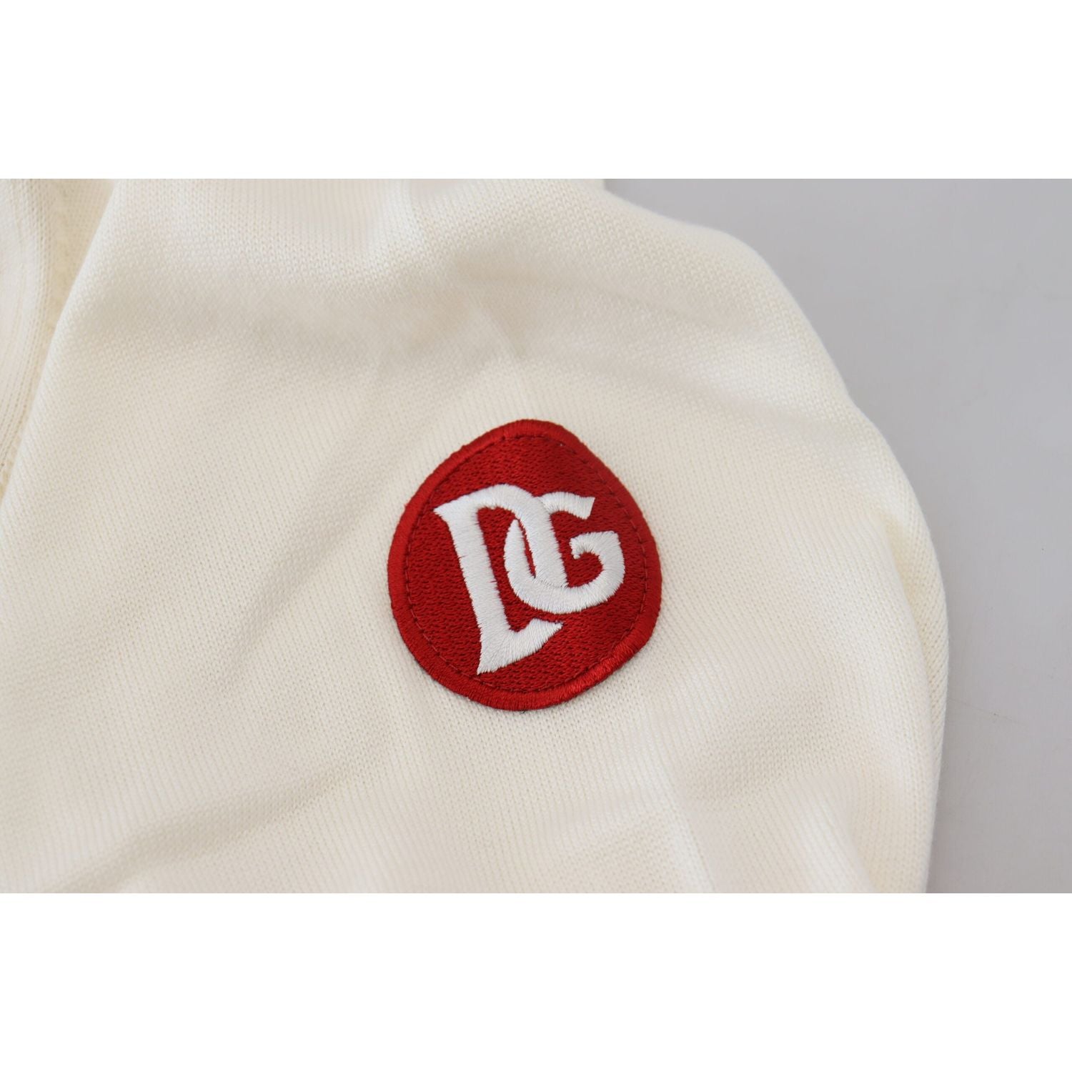 سترة من الحرير والقطن بفتحة رقبة على شكل حرف V باللون الأبيض الفاتح من دولتشي آند غابانا