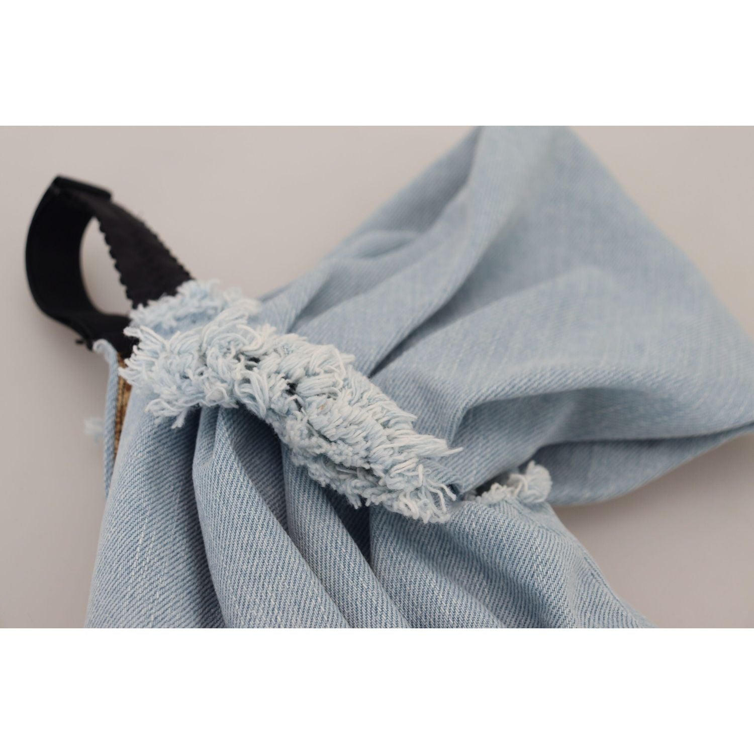 فستان دولتشي آند غابانا الأنيق من قماش الدنيم ثنائي اللون