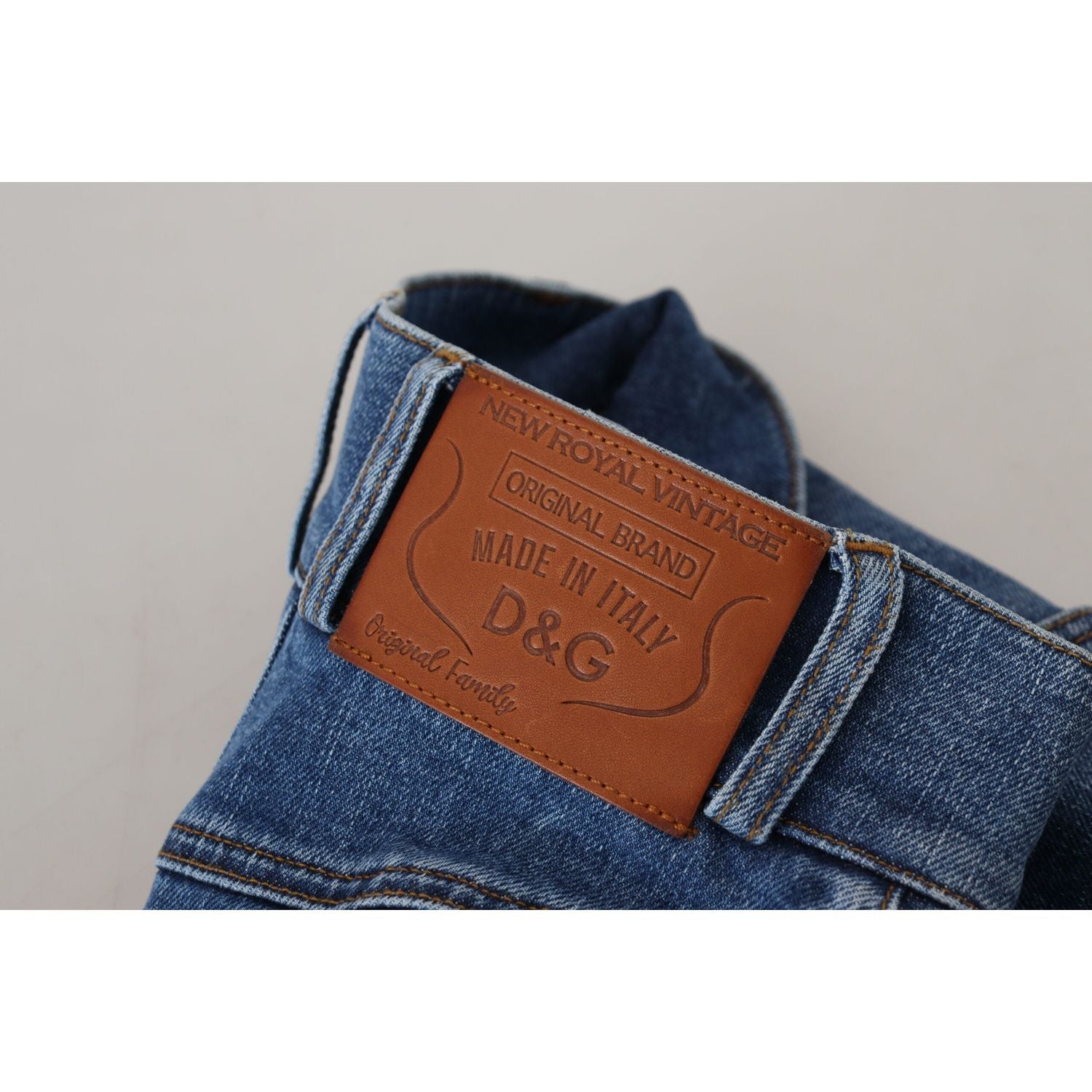 优雅高腰蓝色牛仔裤