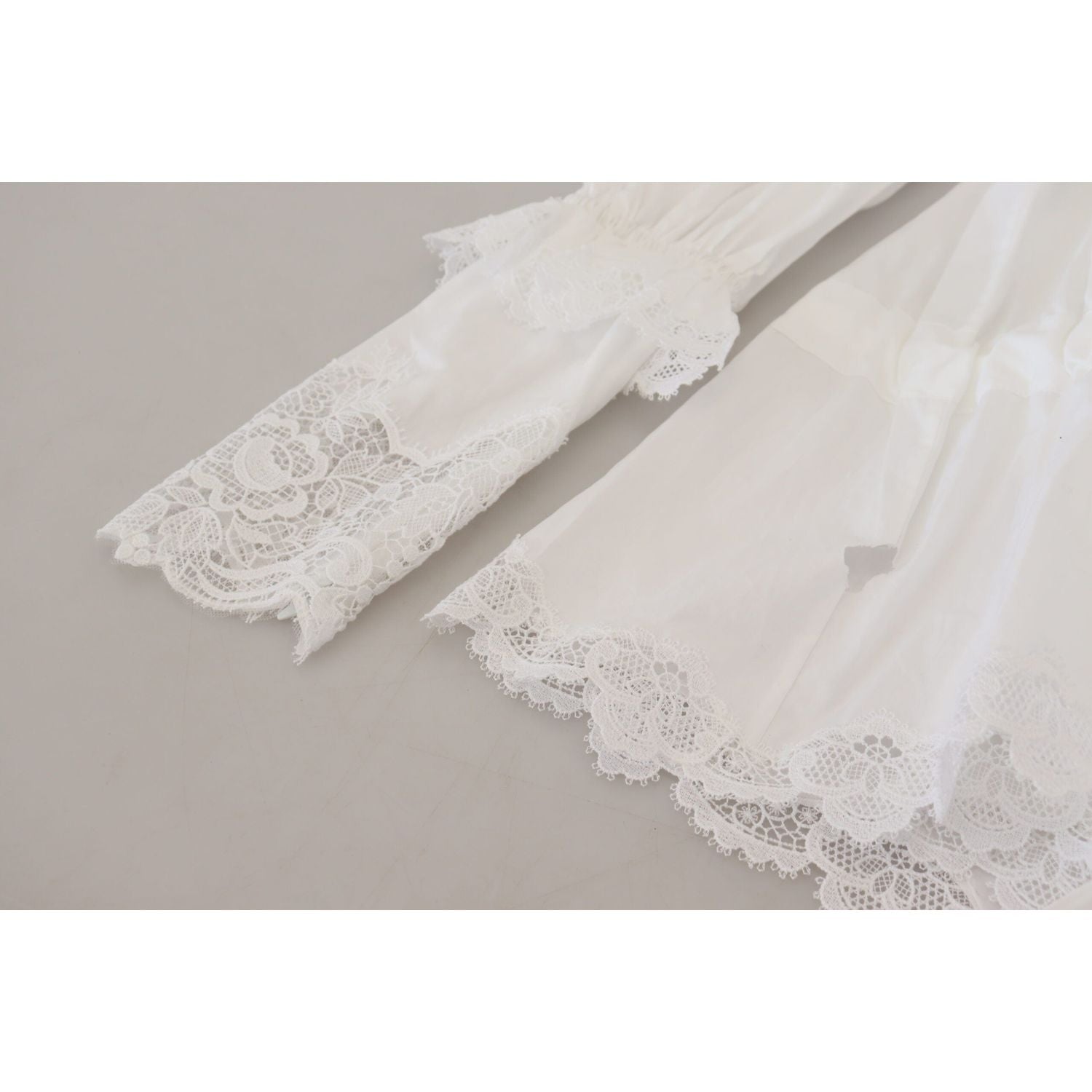 优雅的白色蕾丝边棉质衬衫