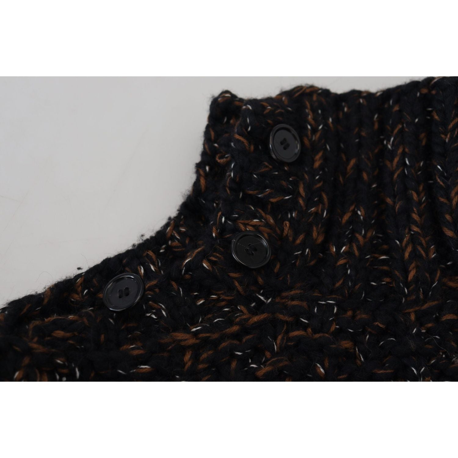 优雅高领毛衣，采用奢华羊毛混纺面料