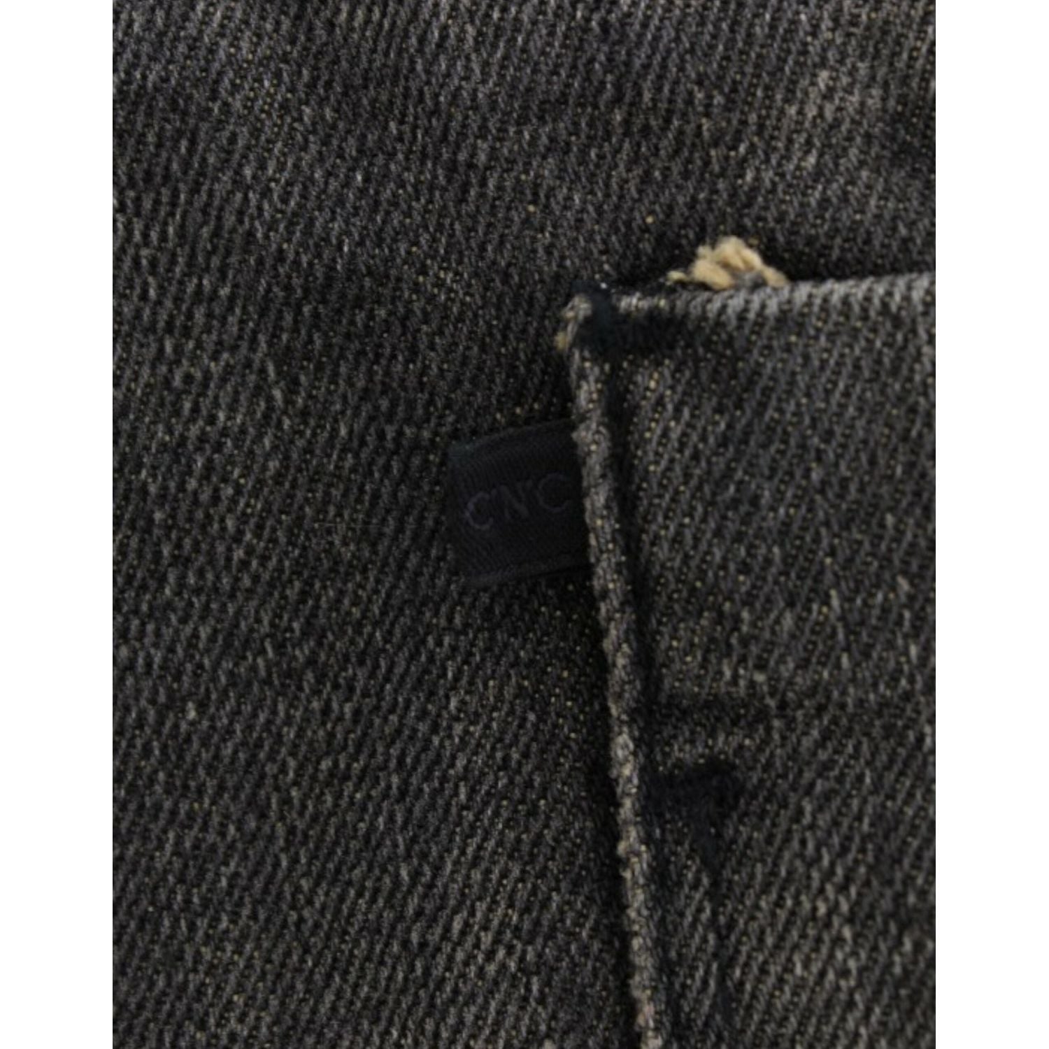 光滑灰色直筒破洞牛仔裤