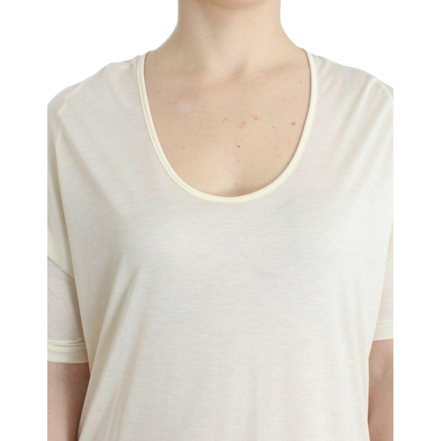 别致的白色莫代尔膝上连衣裙