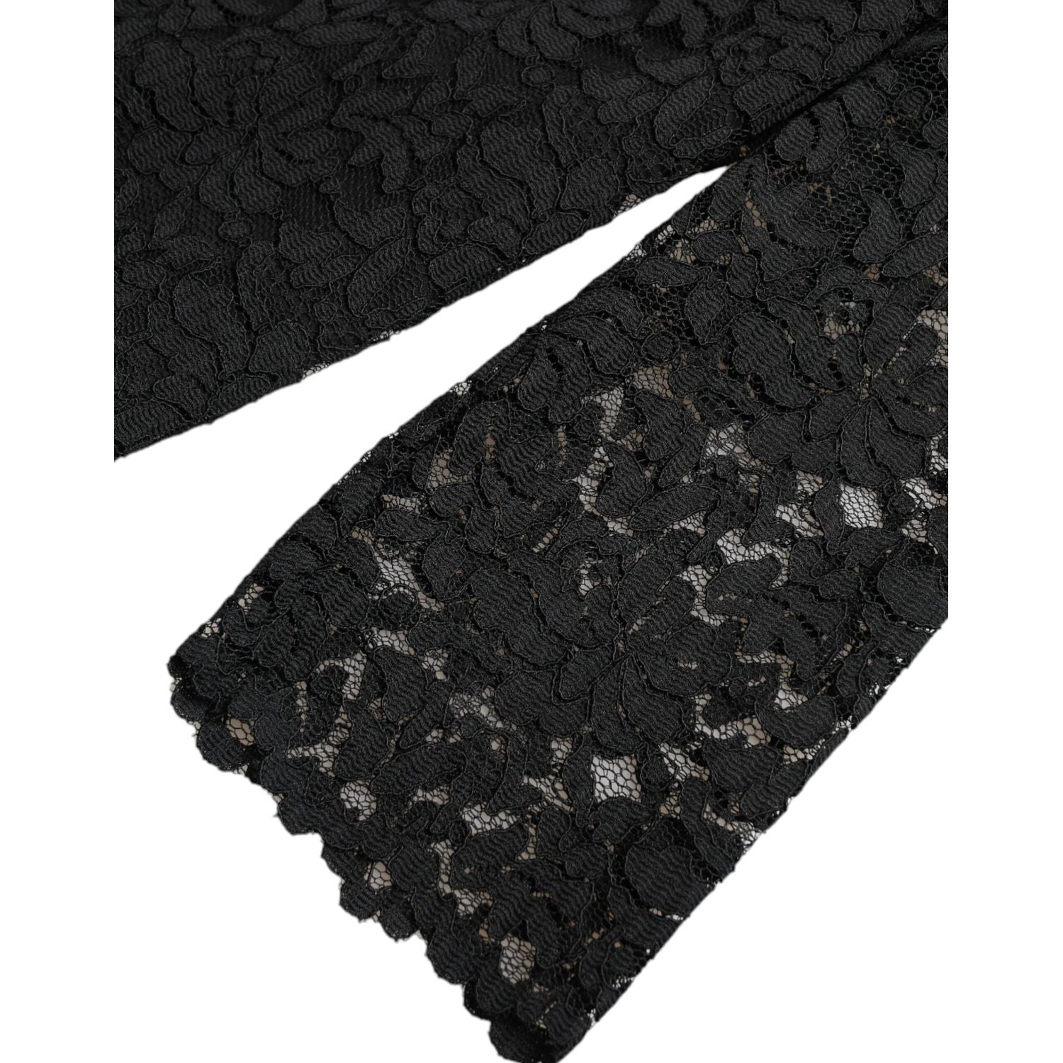 بلوزة دولتشي آند غابانا الأنيقة ذات الأكمام الطويلة والمزينة بالدانتيل