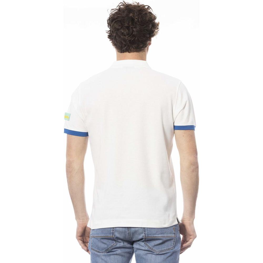 胸前带徽标的清爽白色棉质 Polo 衫