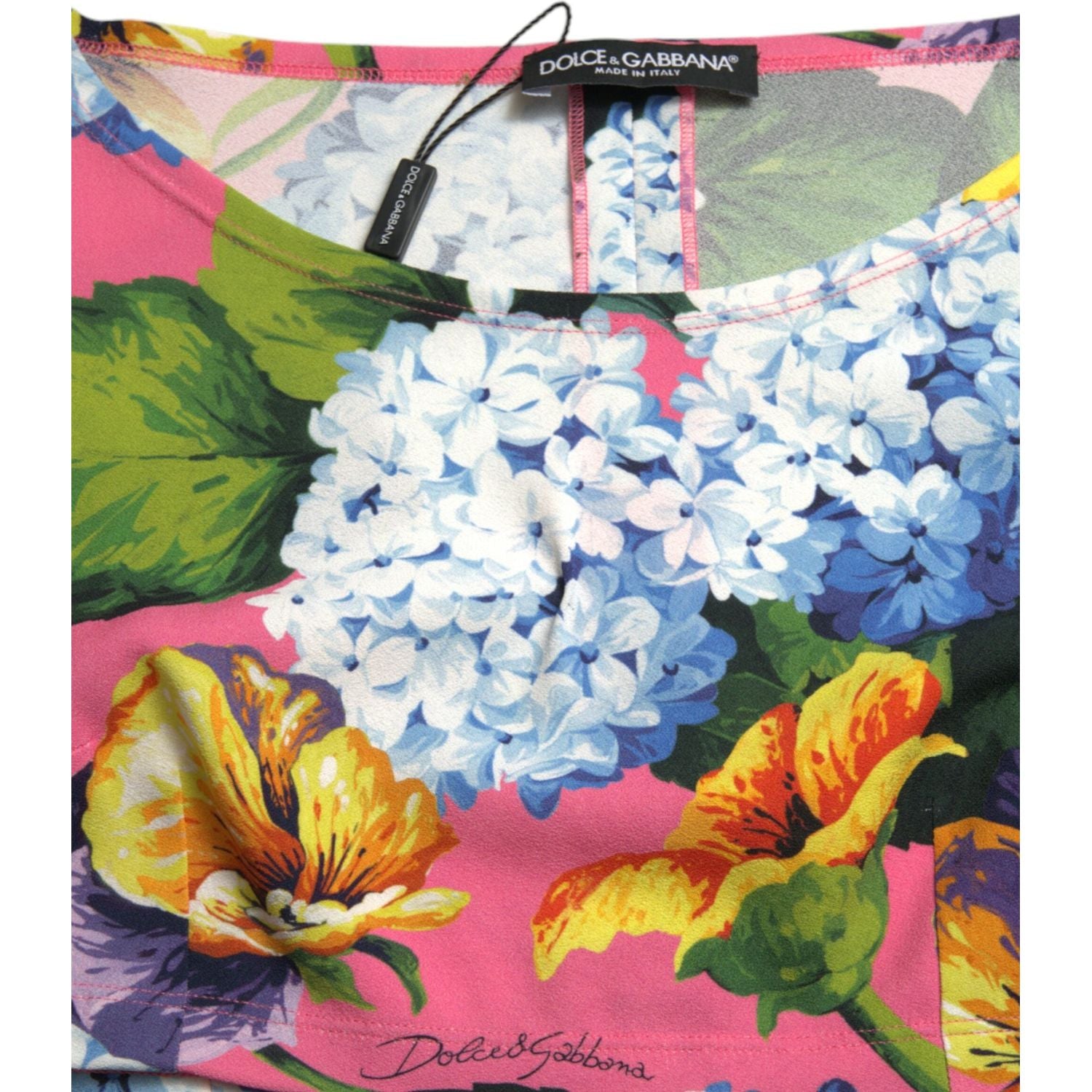 بلوزة قصيرة أنيقة من مجموعة دولتشي آند غابانا