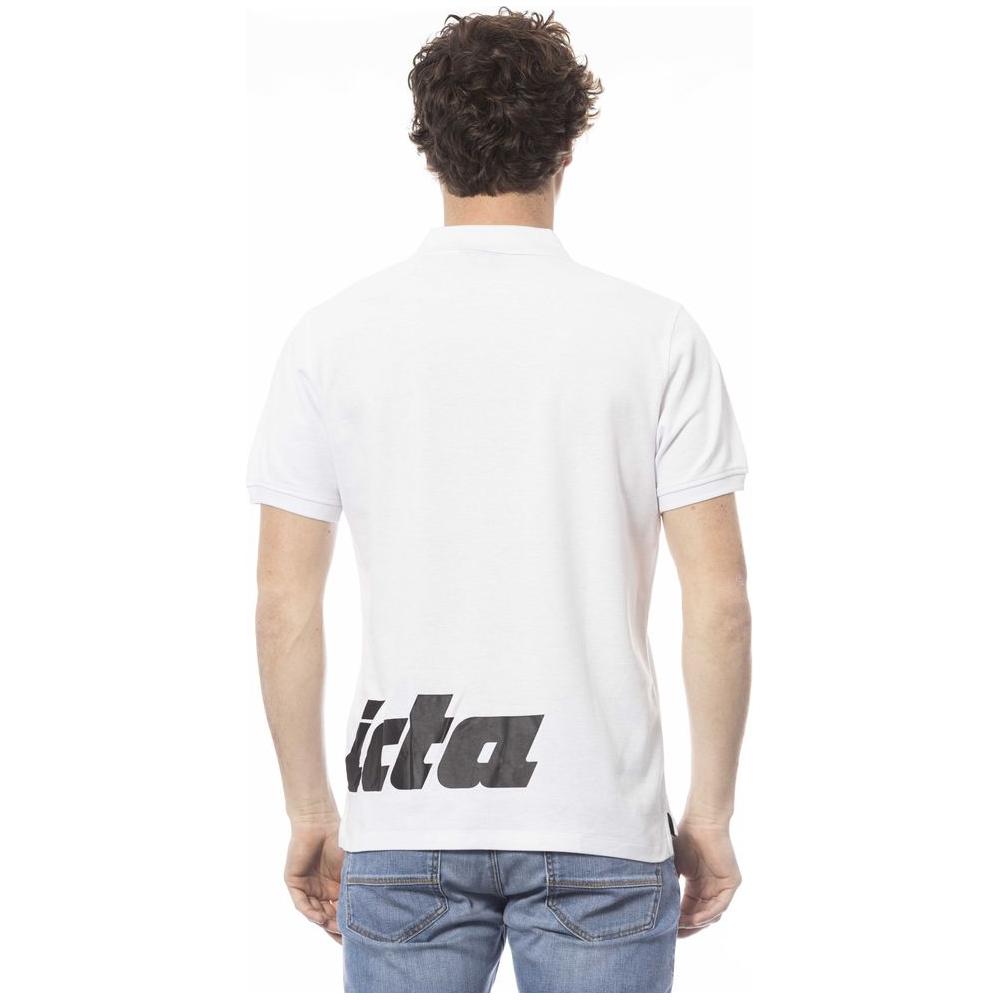 胸前带徽标的优雅白色棉质 Polo 衫