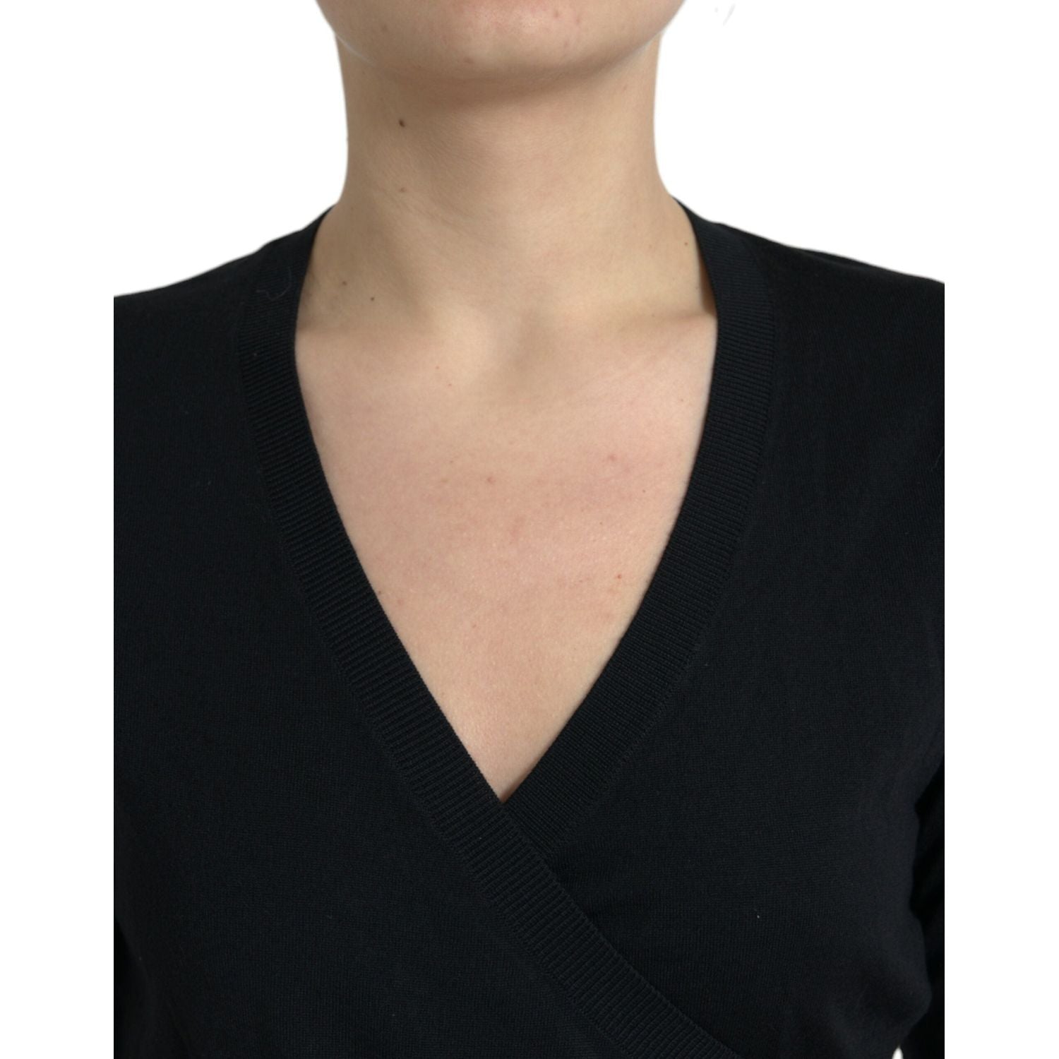 سترة كارديجان أنيقة من الصوف الأسود من دولتشي آند غابانا