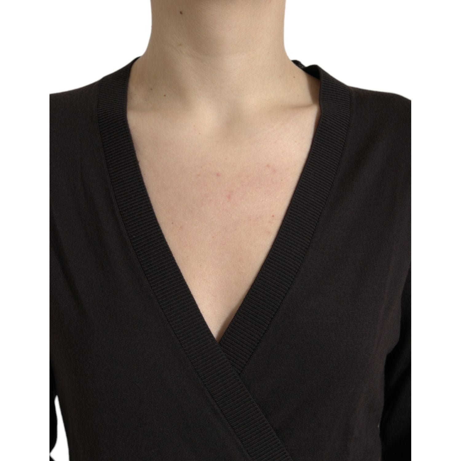 كارديجان من الصوف البكر باللون الأسود الأنيق من دولتشي آند غابانا