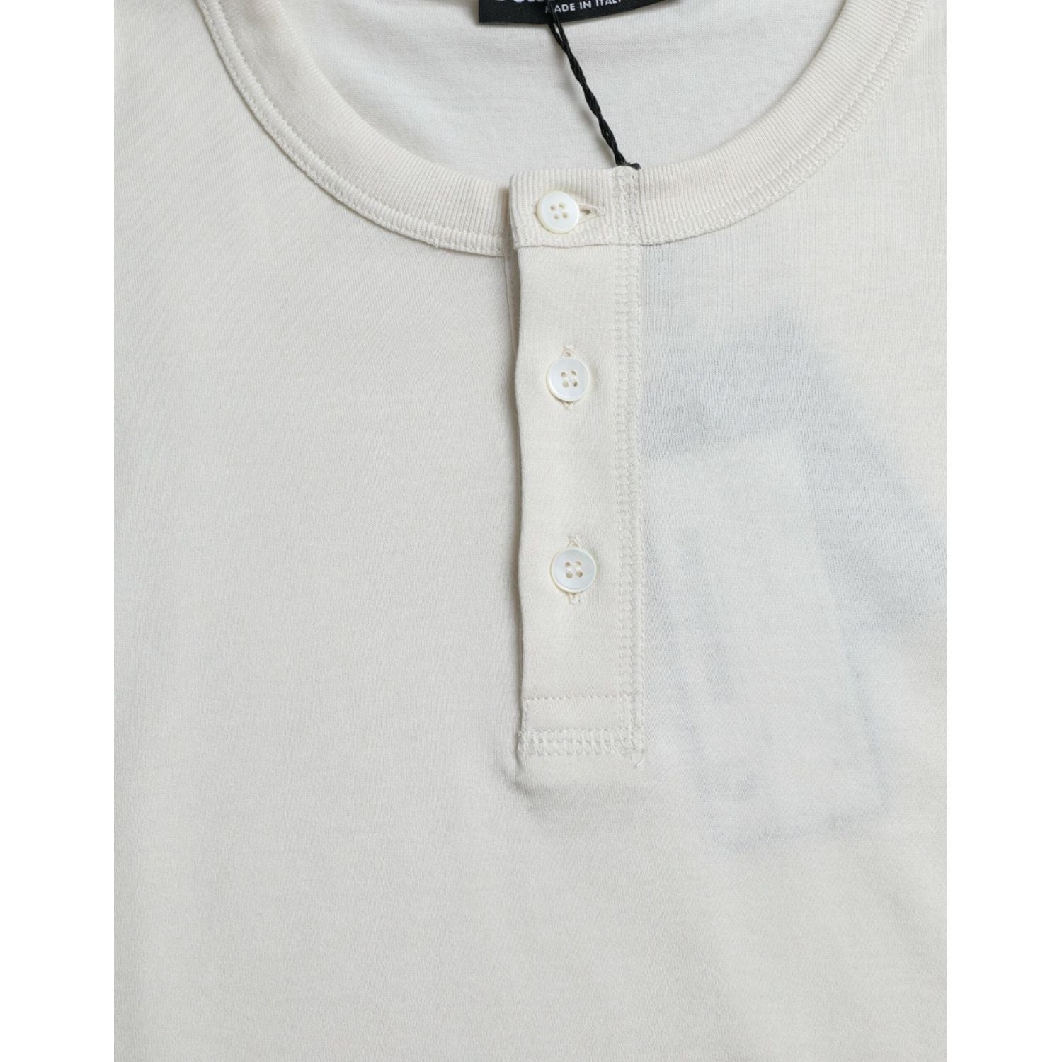 优雅的米白色棉质毛衣