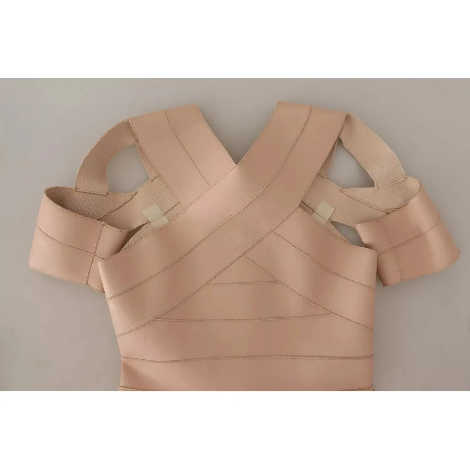 米色皮革露肩直筒迷你连衣裙