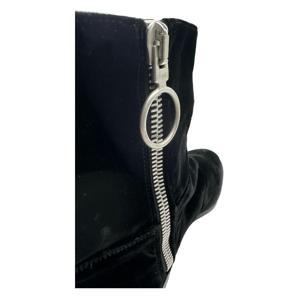 حذاء من جلد العجل باللون الأبيض والأسود