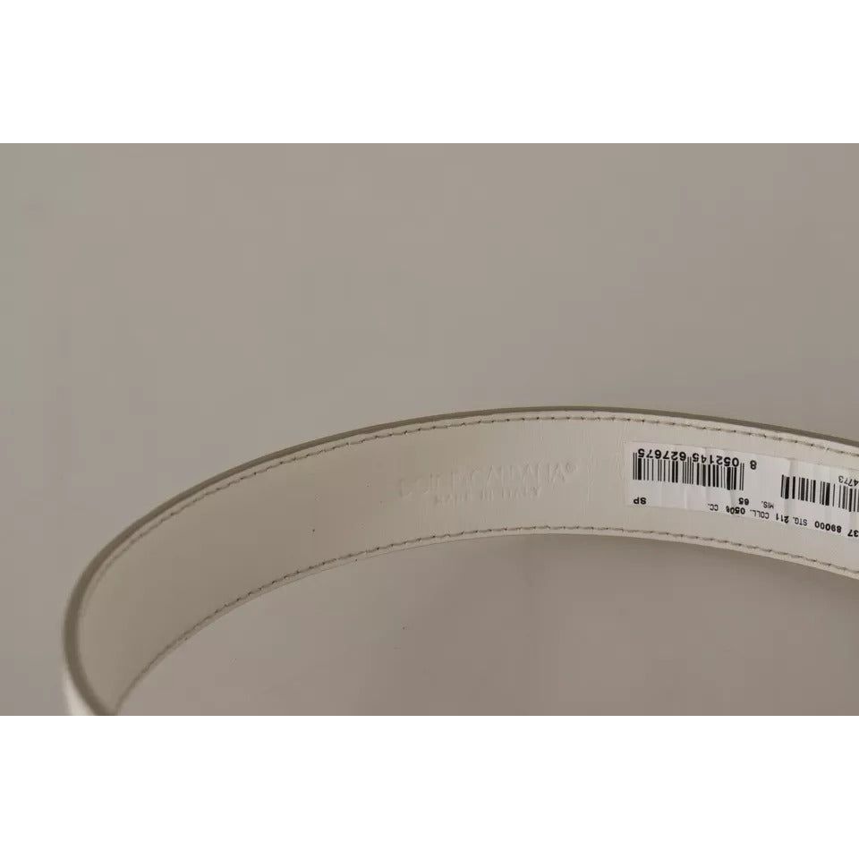 حزام دولتشي آند غابانا المصنوع من الجلد الأبيض والمزين بشعار ذهبي ومشبك معدني