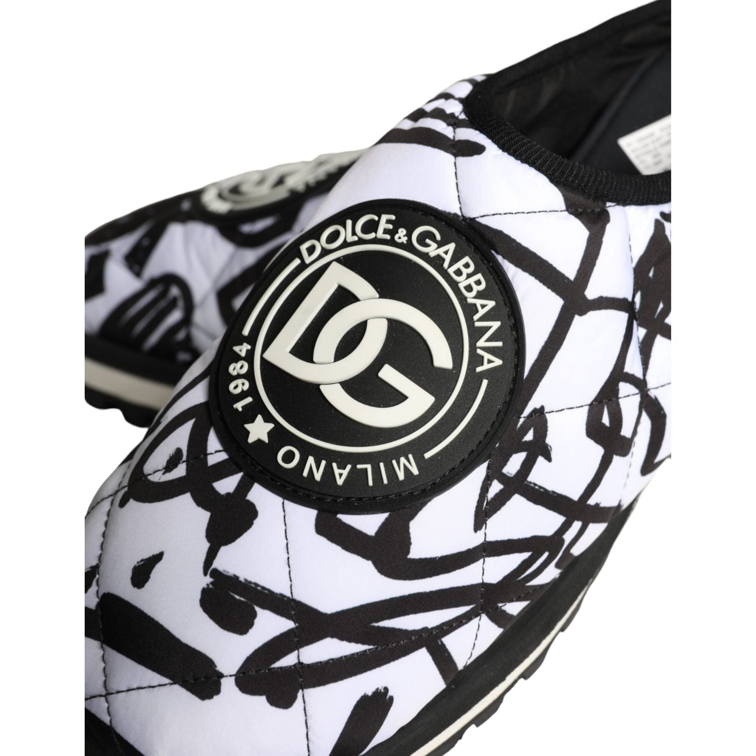 صندل دولتشي آند غابانا أسود وأبيض بشعار مبطن