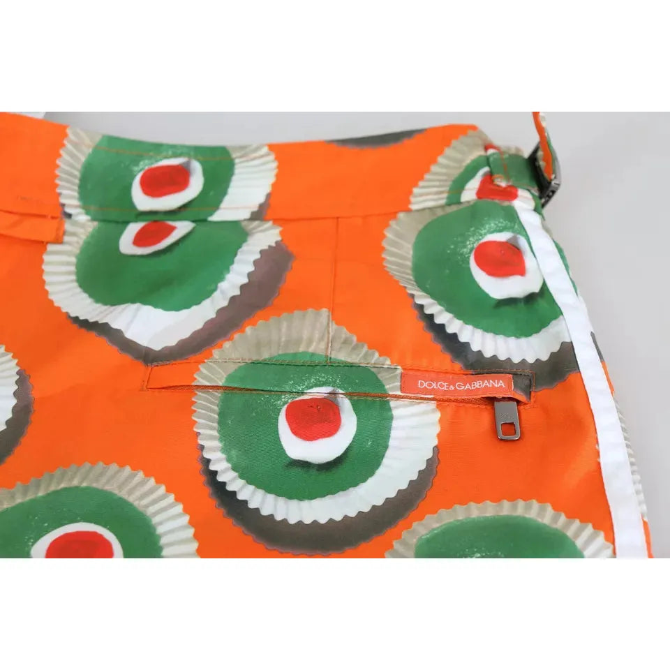 شورت سباحة على الشاطئ من دولتشي آند غابانا باللون البرتقالي على شكل كب كيك