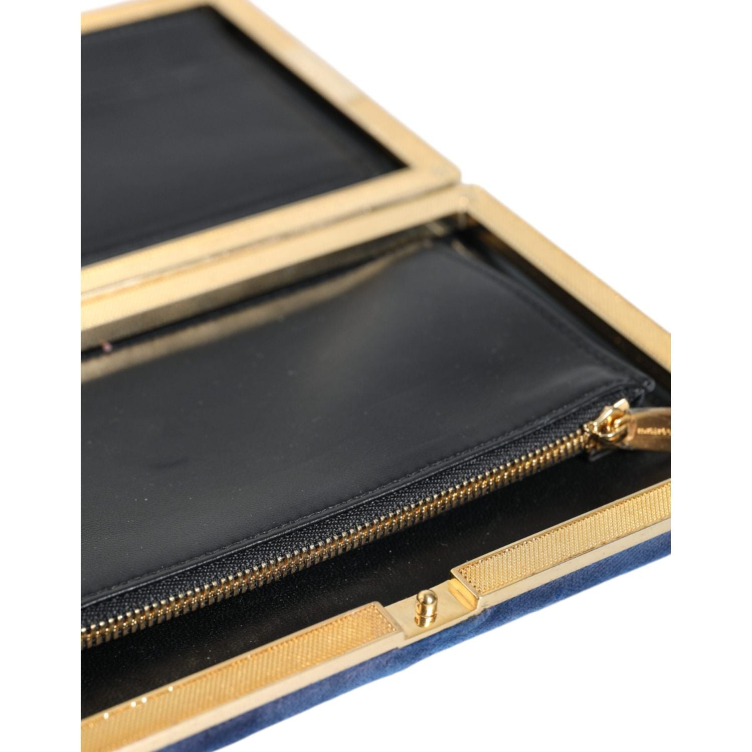 حقيبة كلاتش للحفلات المسائية من دولتشي آند غابانا باللون الأزرق المخملي بإطار ذهبي