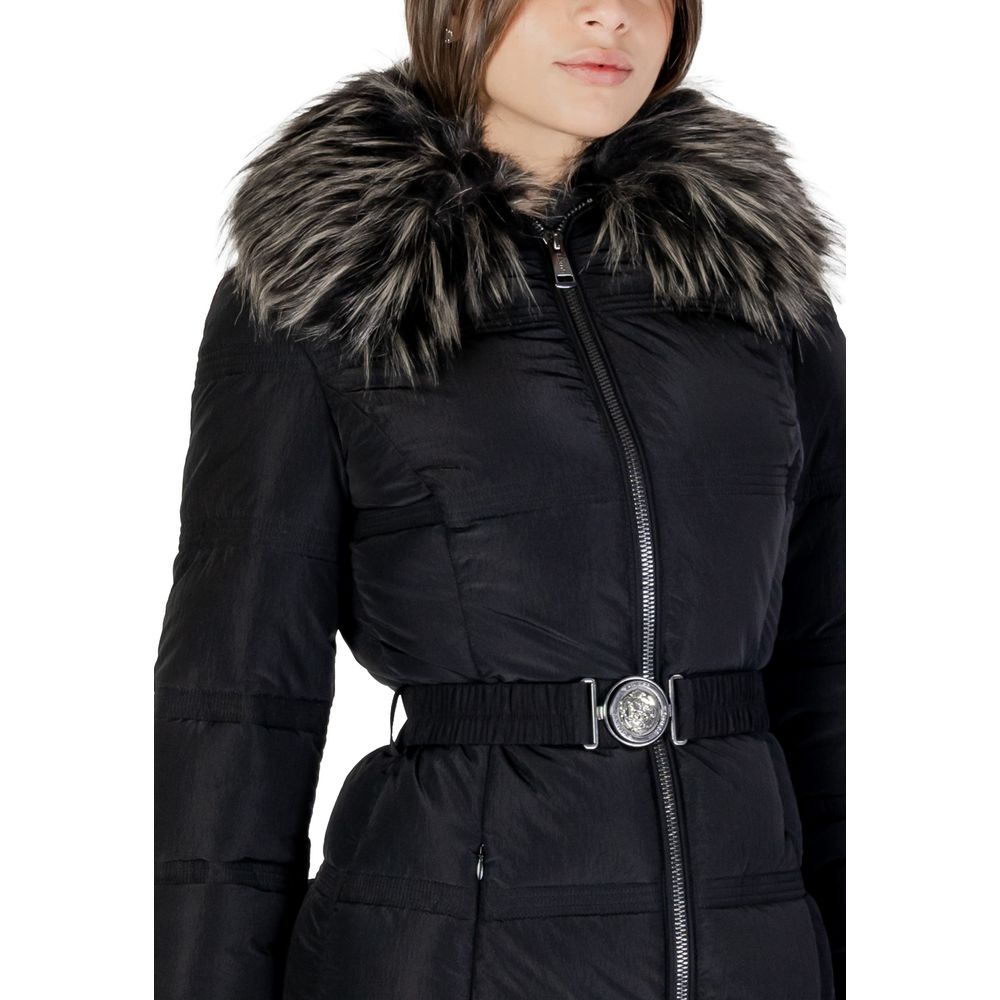 Front view with bag zipped and handles upright.