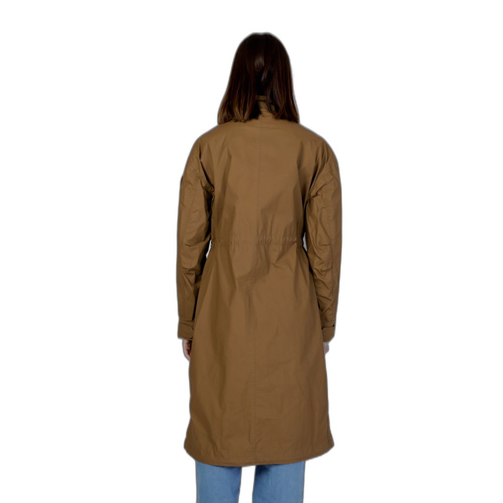 Front view with bag zipped and handles upright.