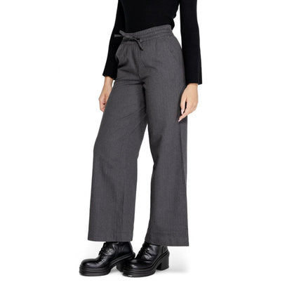 Woman wearing Jacqueline De Yong Gray Cotton Casual Pants with black top and boots, featuring high waist and palazzo cut.