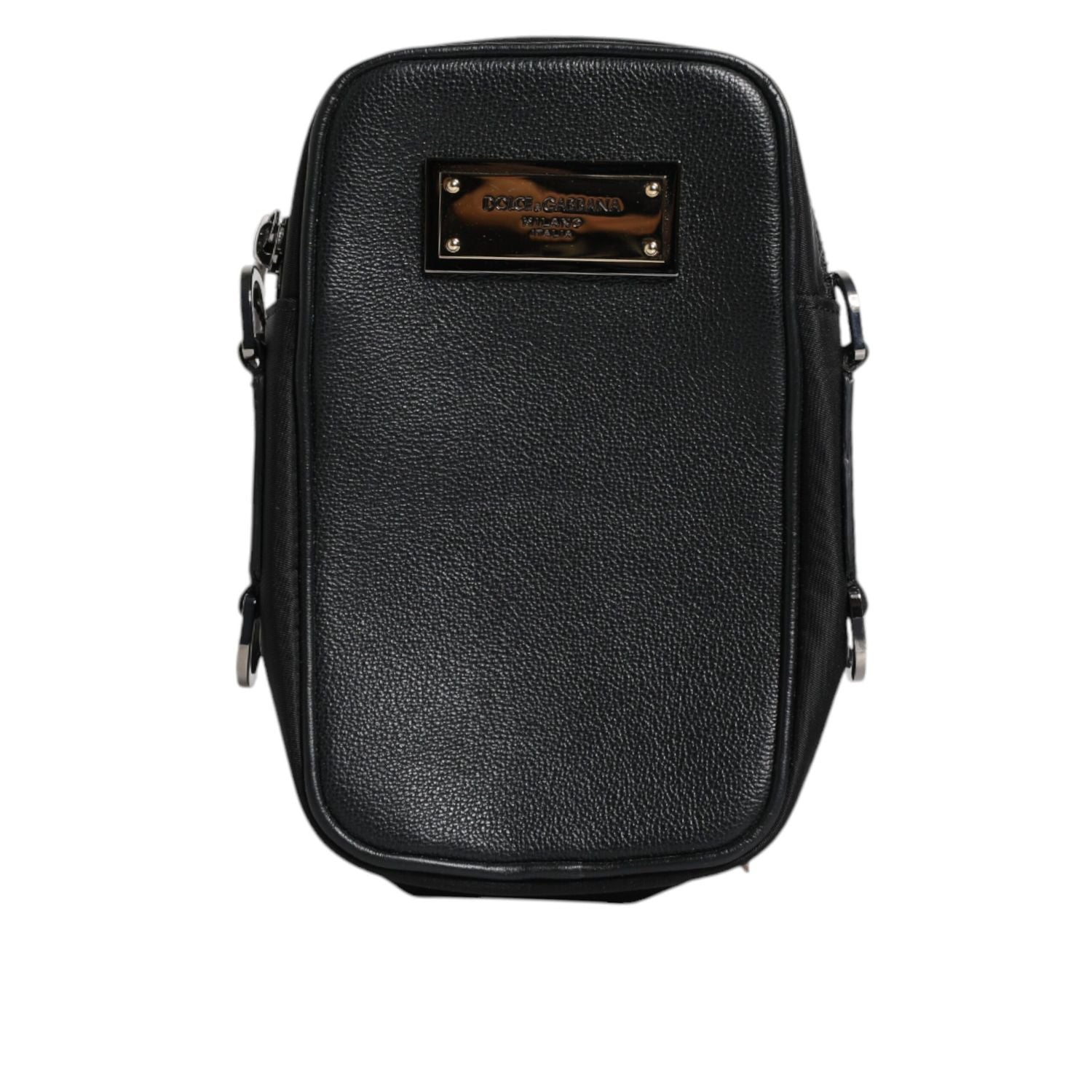 Front view with bag zipped and handles upright.