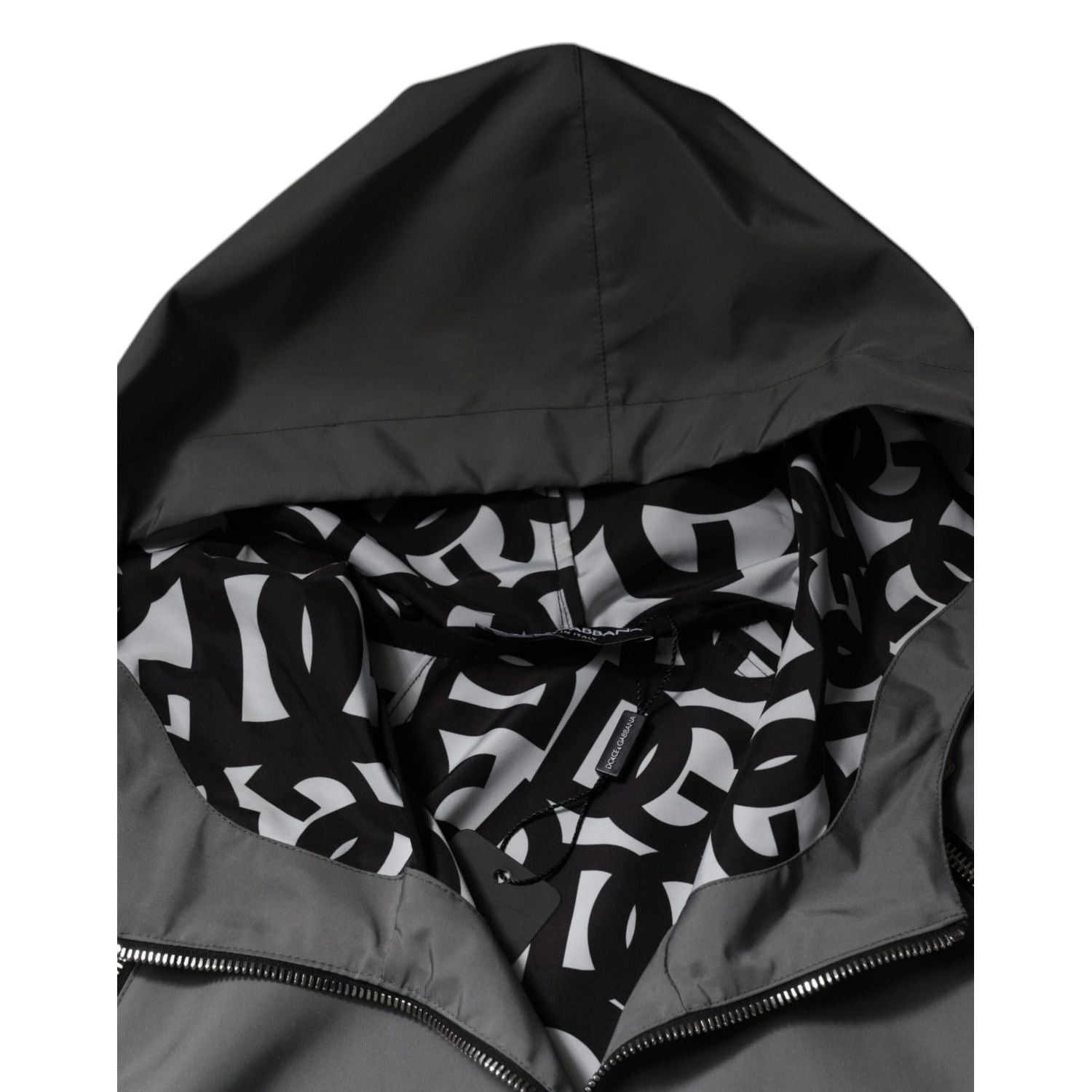 Front view with bag zipped and handles upright.