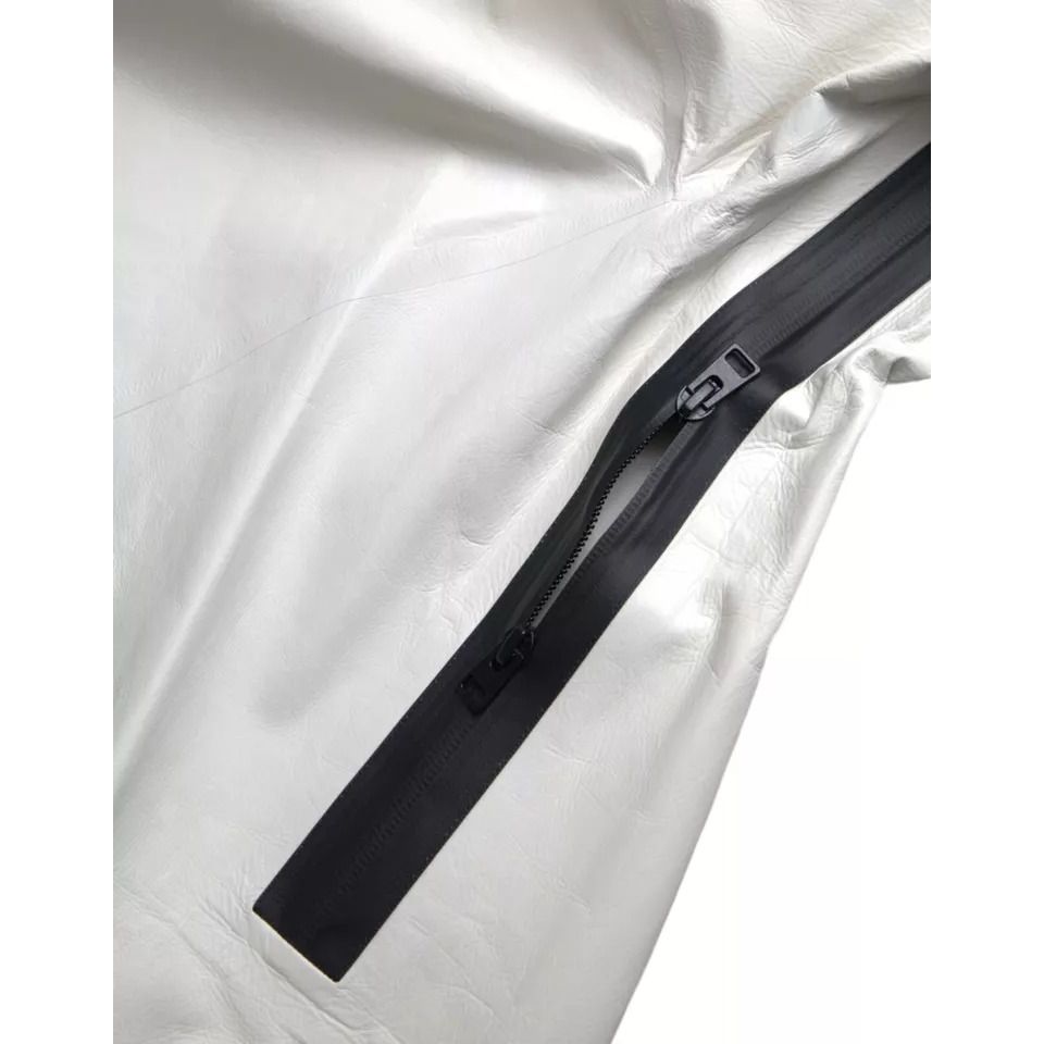 Front view with bag zipped and handles upright.