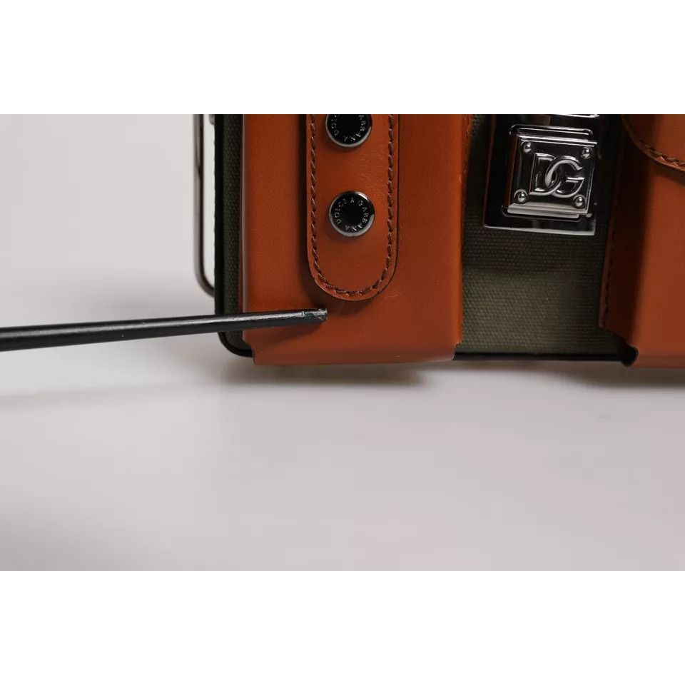Front view with bag zipped and handles upright.