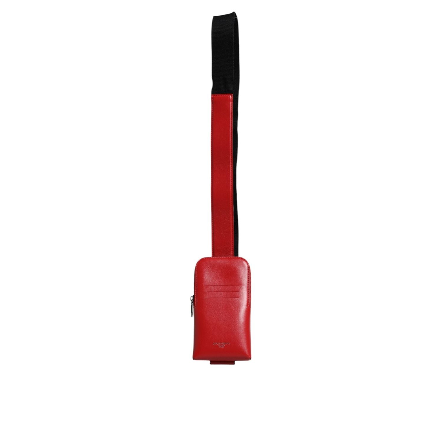 Front view with bag zipped and handles upright.
