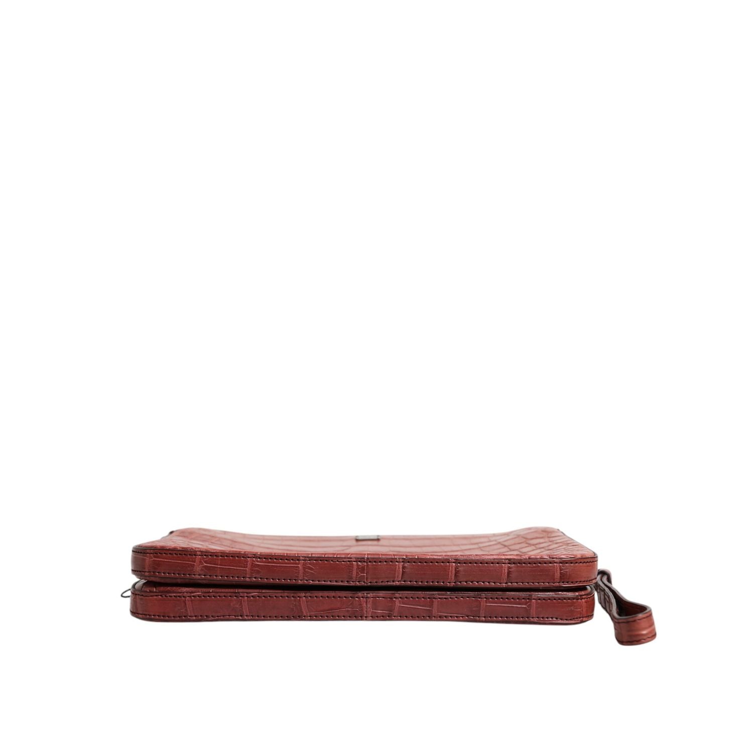 Front view with bag zipped and handles upright.