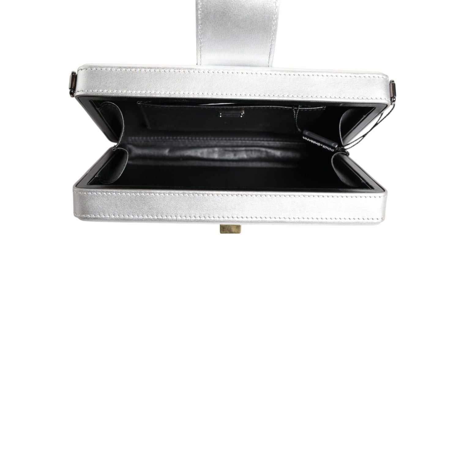 Front view with bag zipped and handles upright.