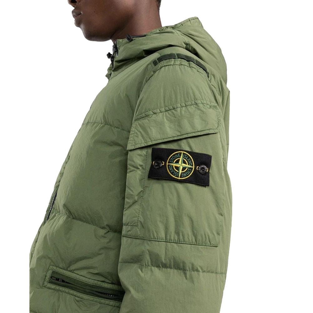 Front view with bag zipped and handles upright.