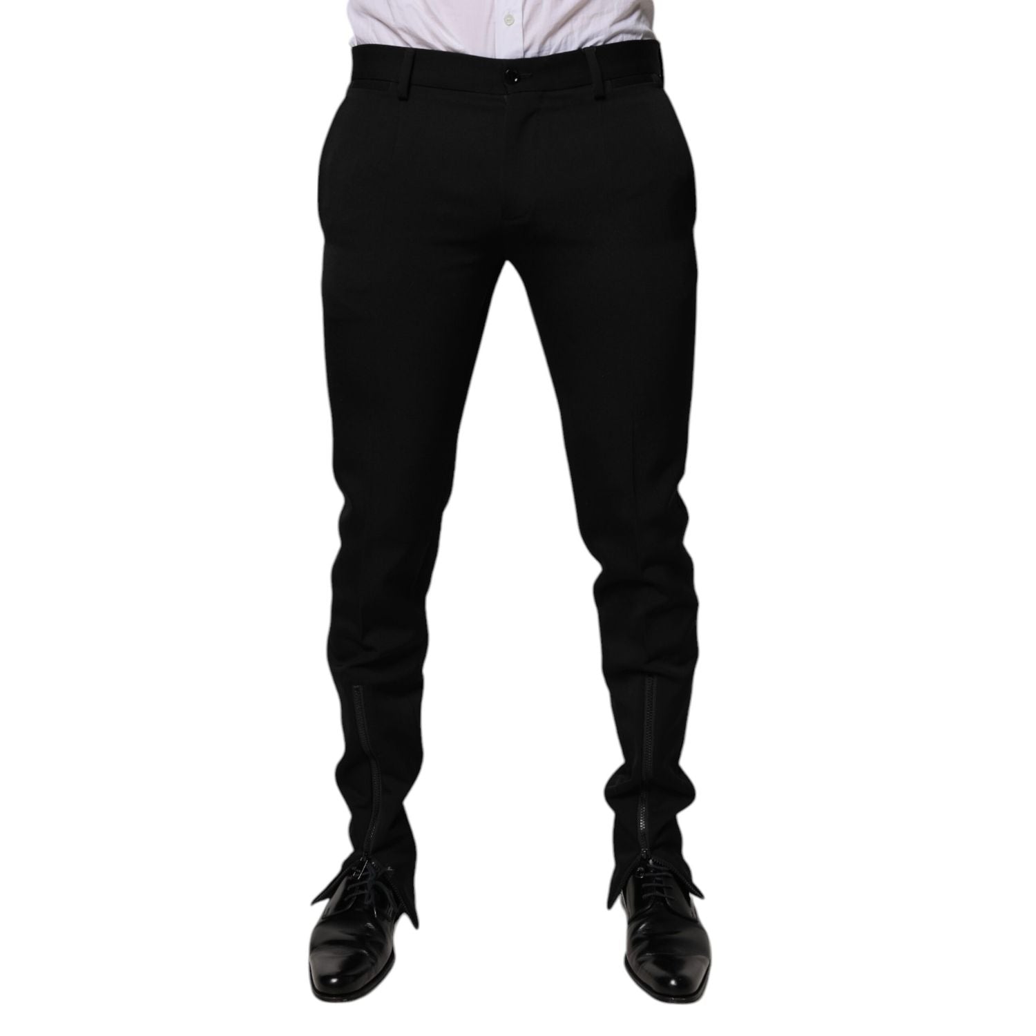 Front view with bag zipped and handles upright.