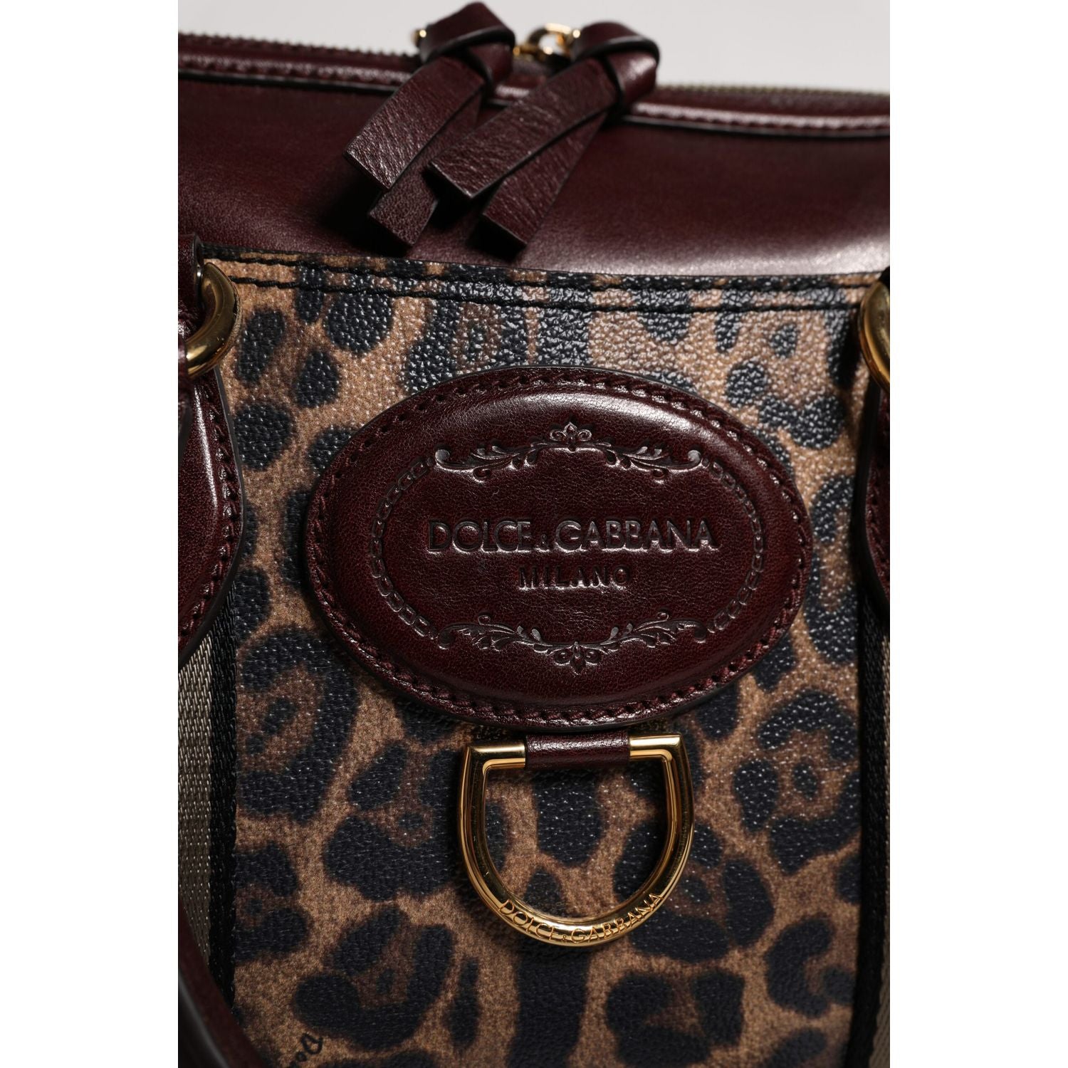 Front view with bag zipped and handles upright.