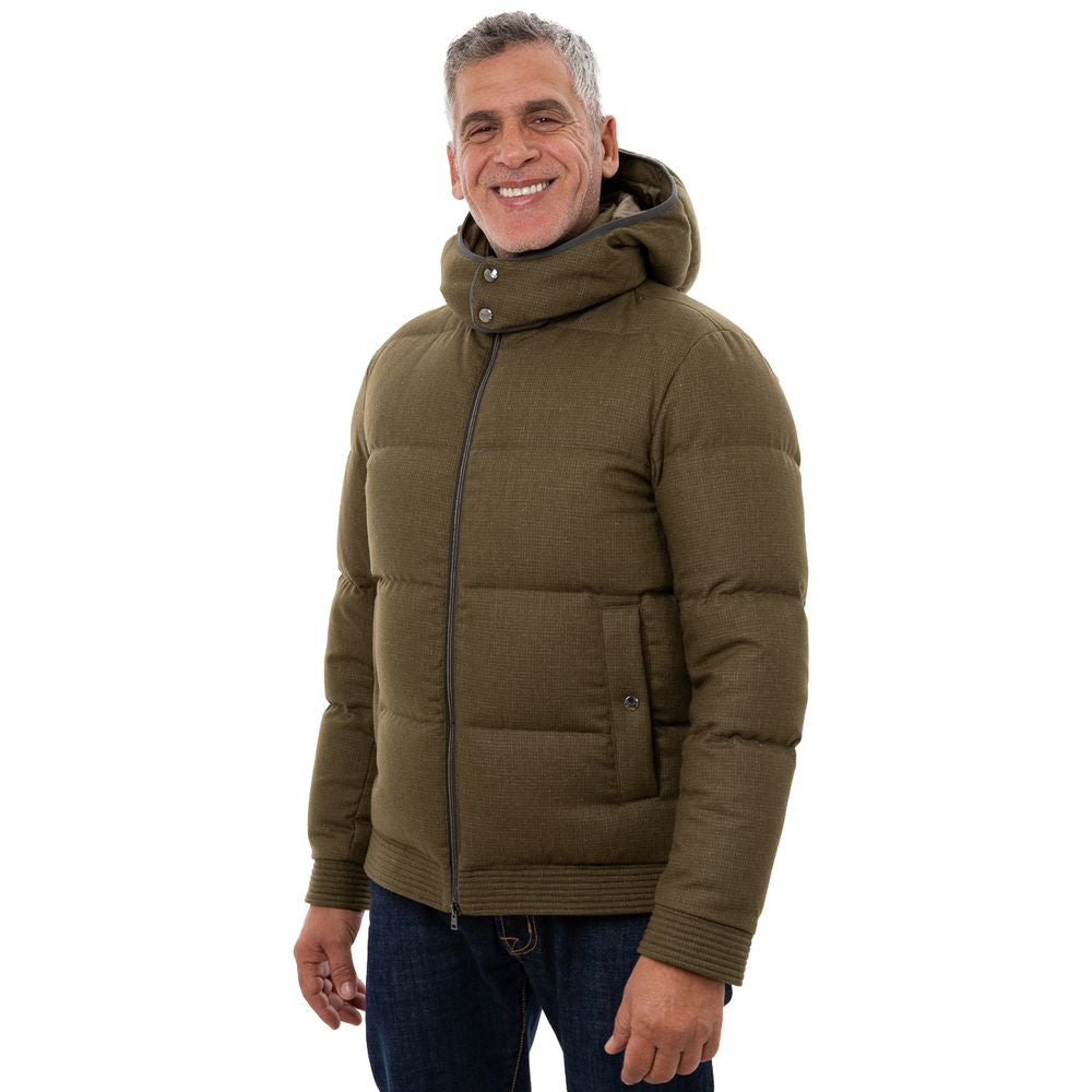 Front view with bag zipped and handles upright.