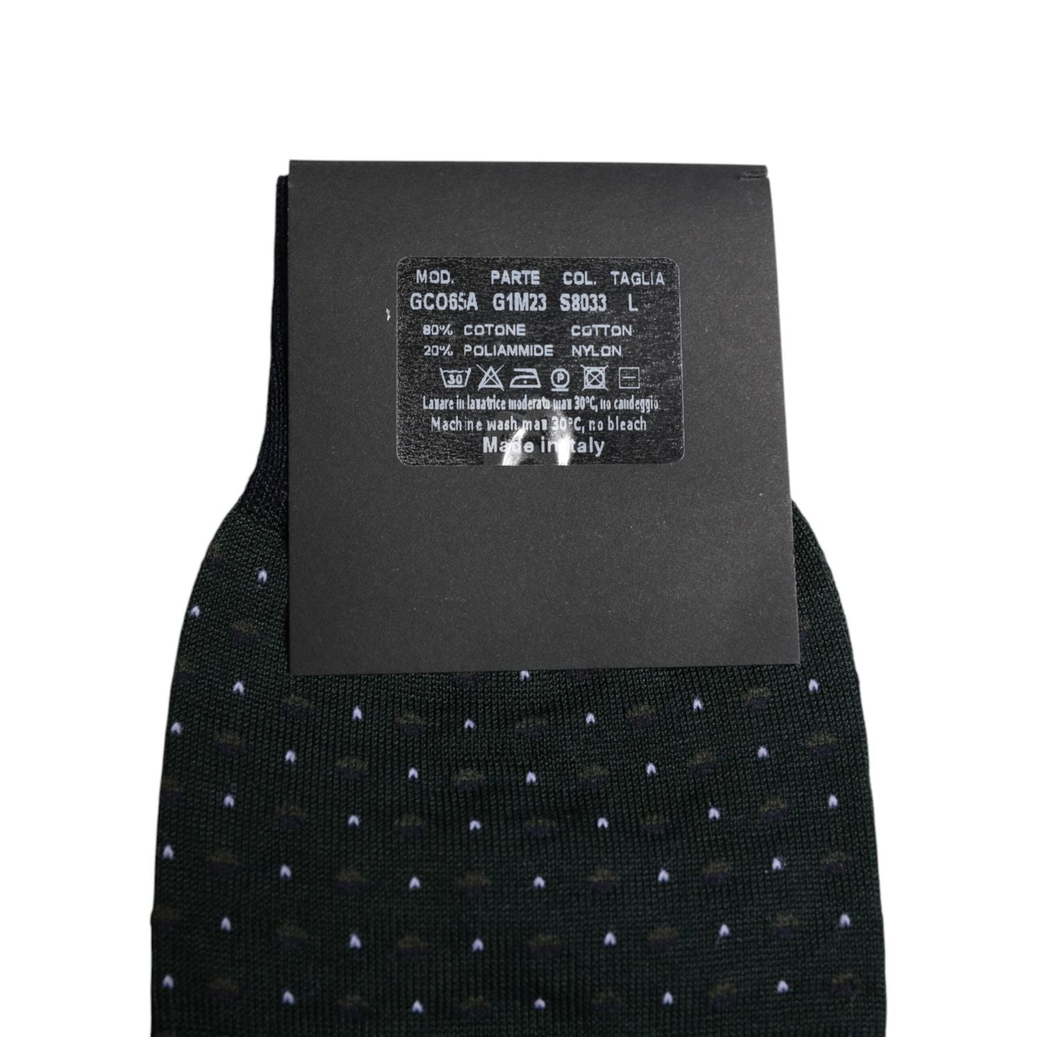 Front view with bag zipped and handles upright.