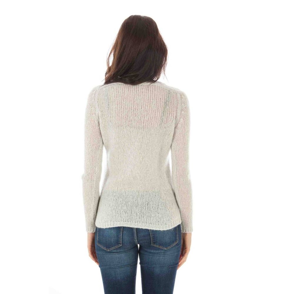 Front view with bag zipped and handles upright.