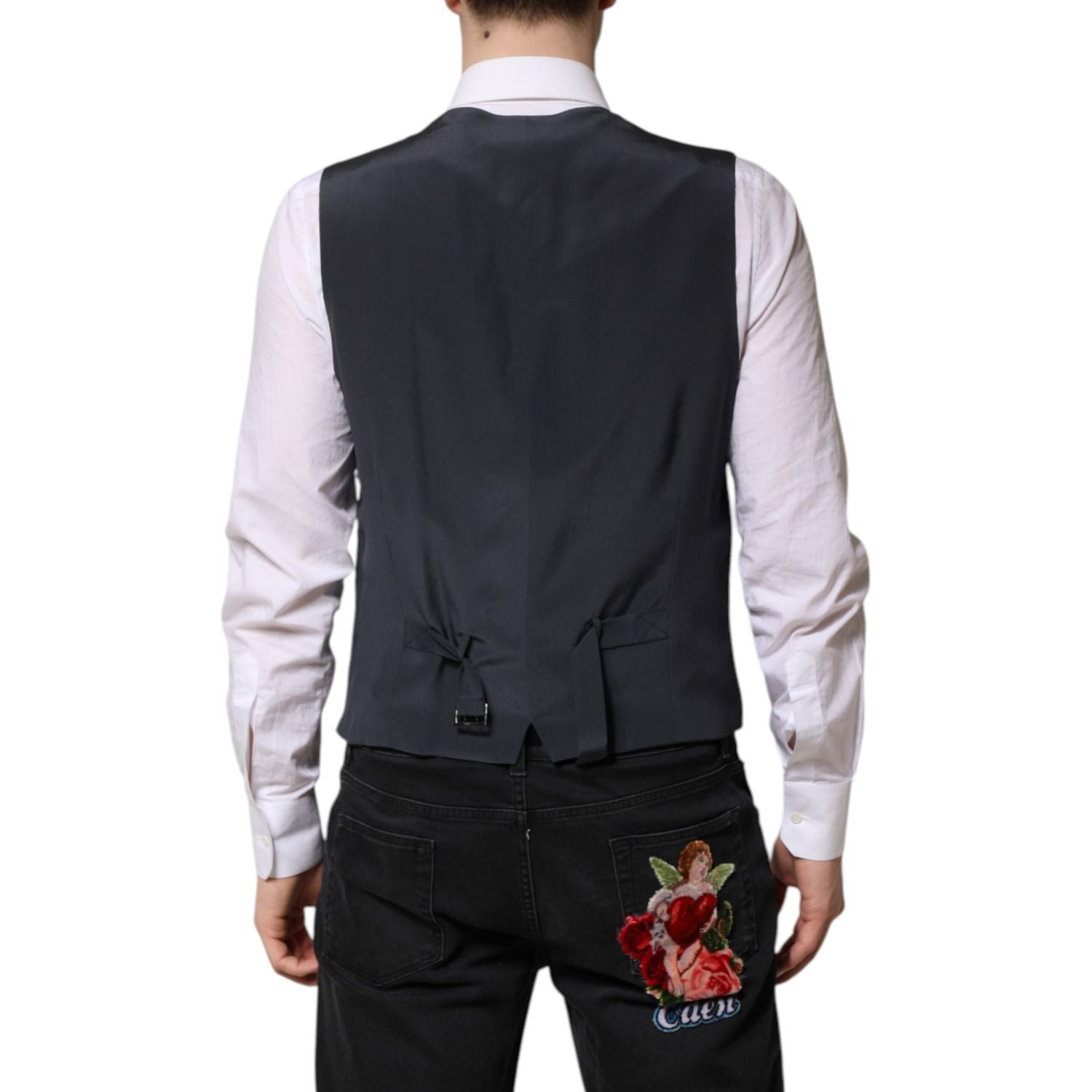 Front view with bag zipped and handles upright.